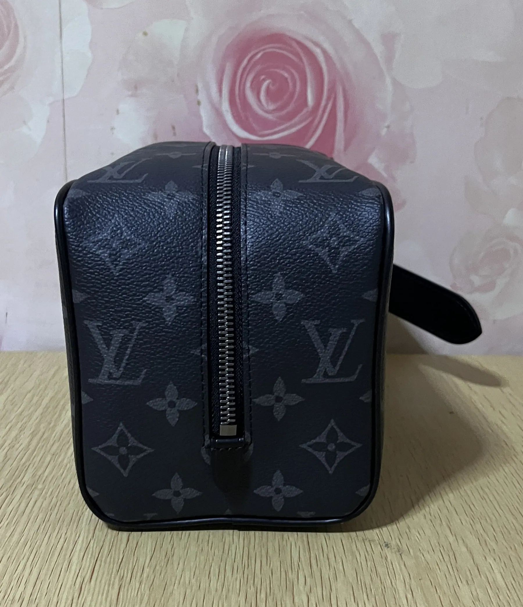 路易威登 Toiletry 盥洗包 Locker Dopp Kit M83113 13 x 12 x 23 cm