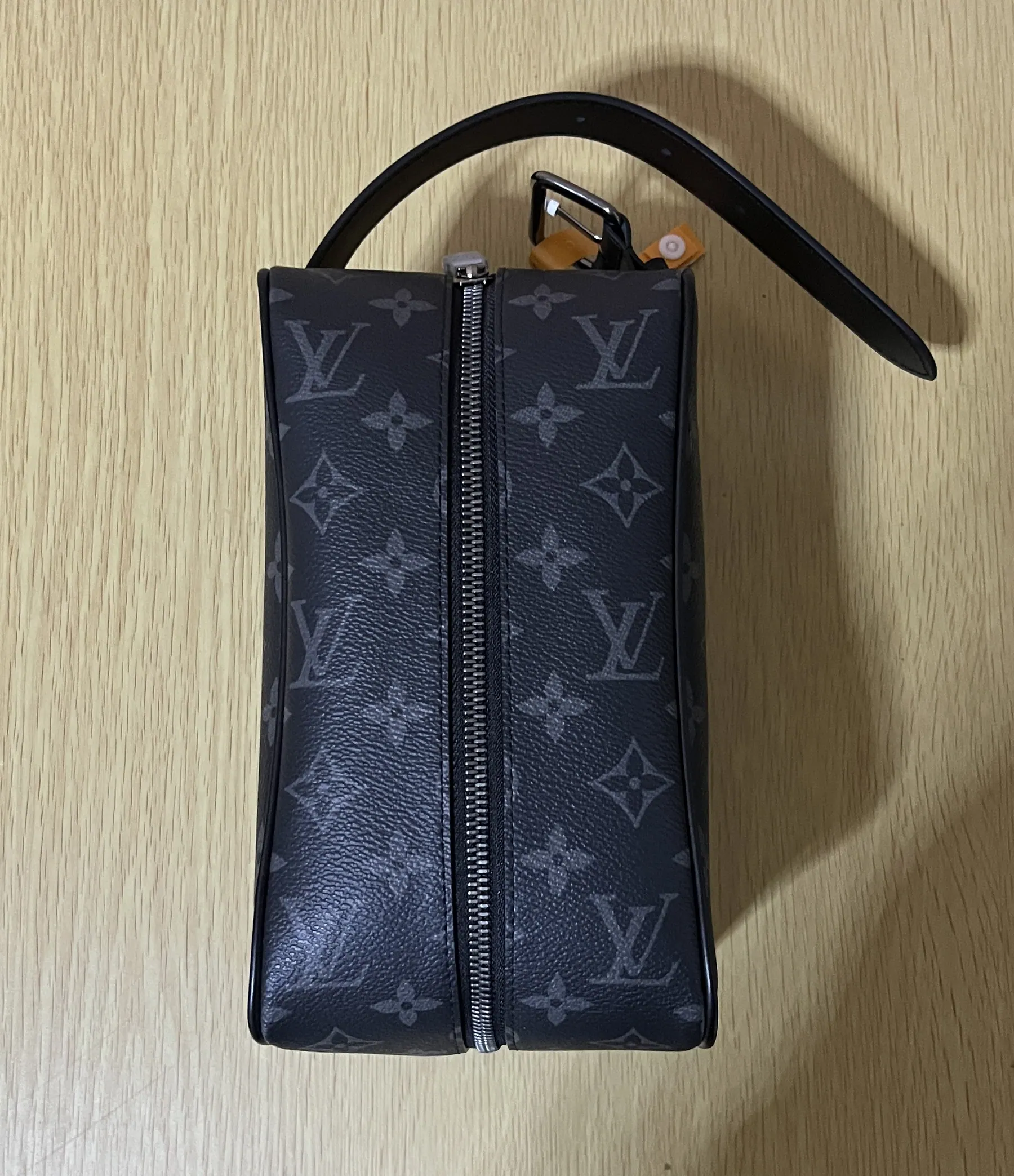 路易威登 Toiletry 盥洗包 Locker Dopp Kit M83113 13 x 12 x 23 cm