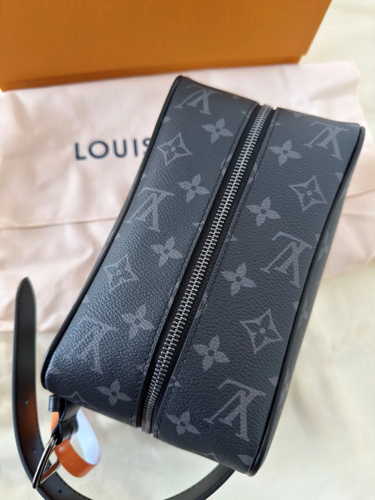 路易威登 Toiletry 盥洗包 Locker Dopp Kit M83113 13 x 12 x 23 cm