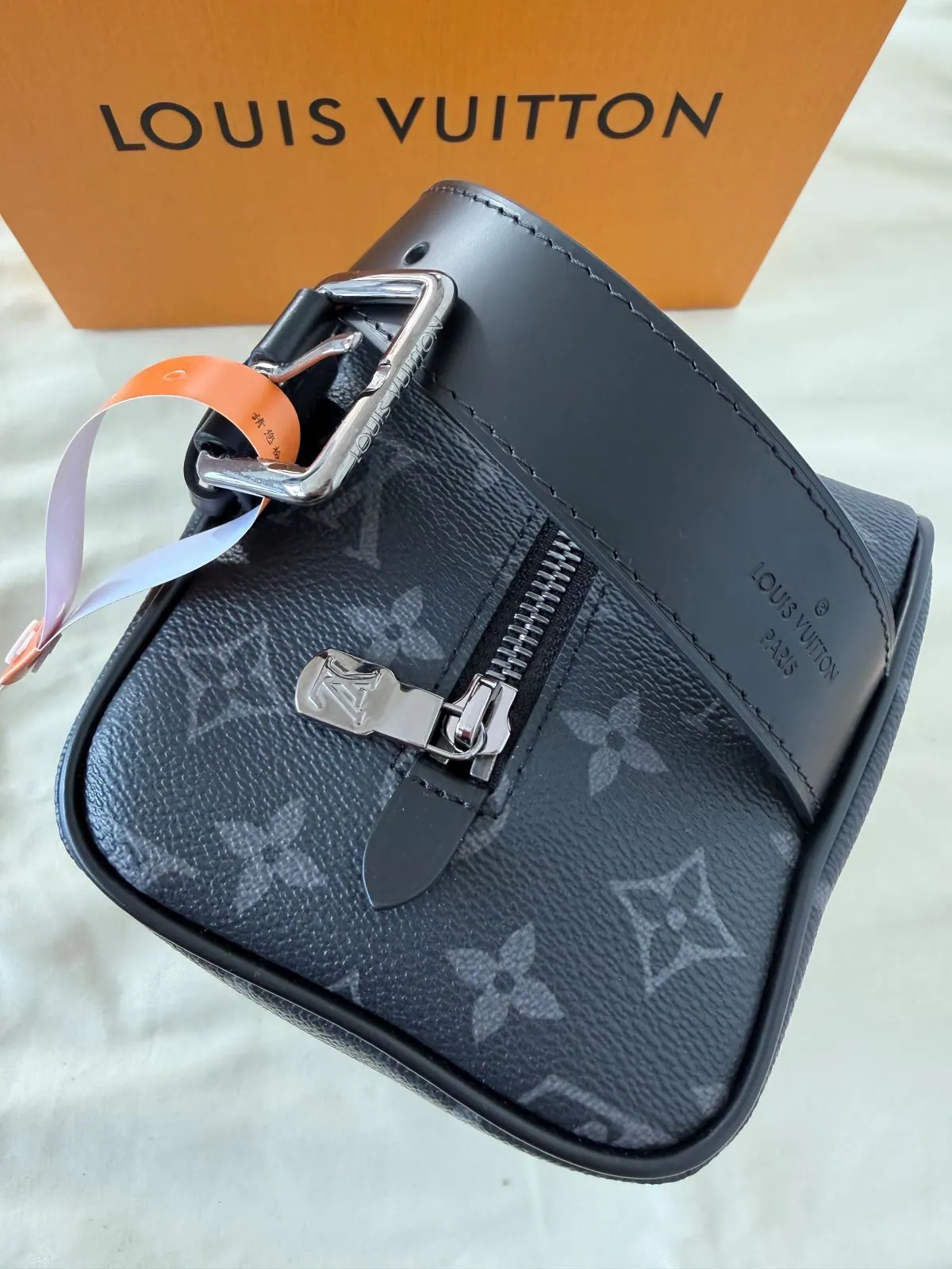 路易威登 Toiletry 盥洗包 Locker Dopp Kit M83113 13 x 12 x 23 cm
