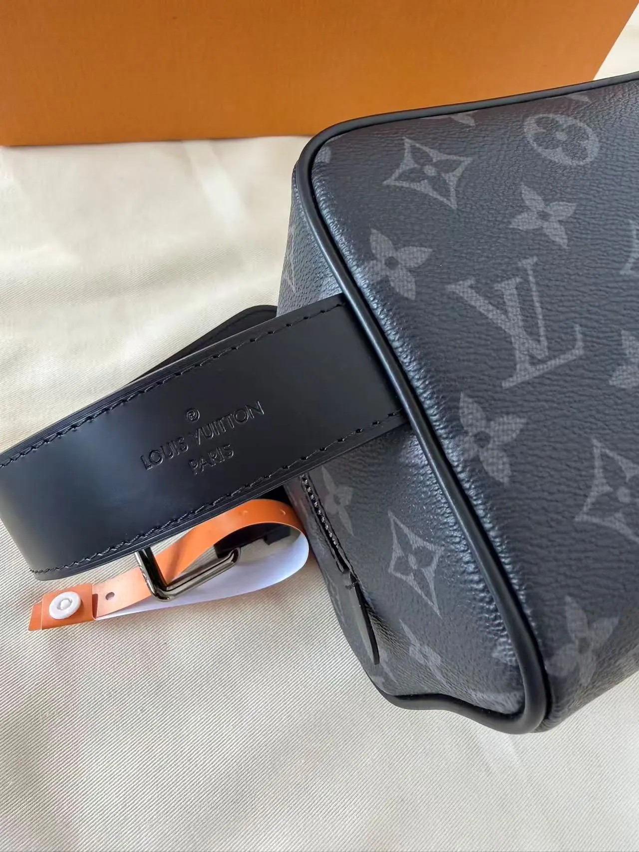 路易威登 Toiletry 盥洗包 Locker Dopp Kit M83113 13 x 12 x 23 cm