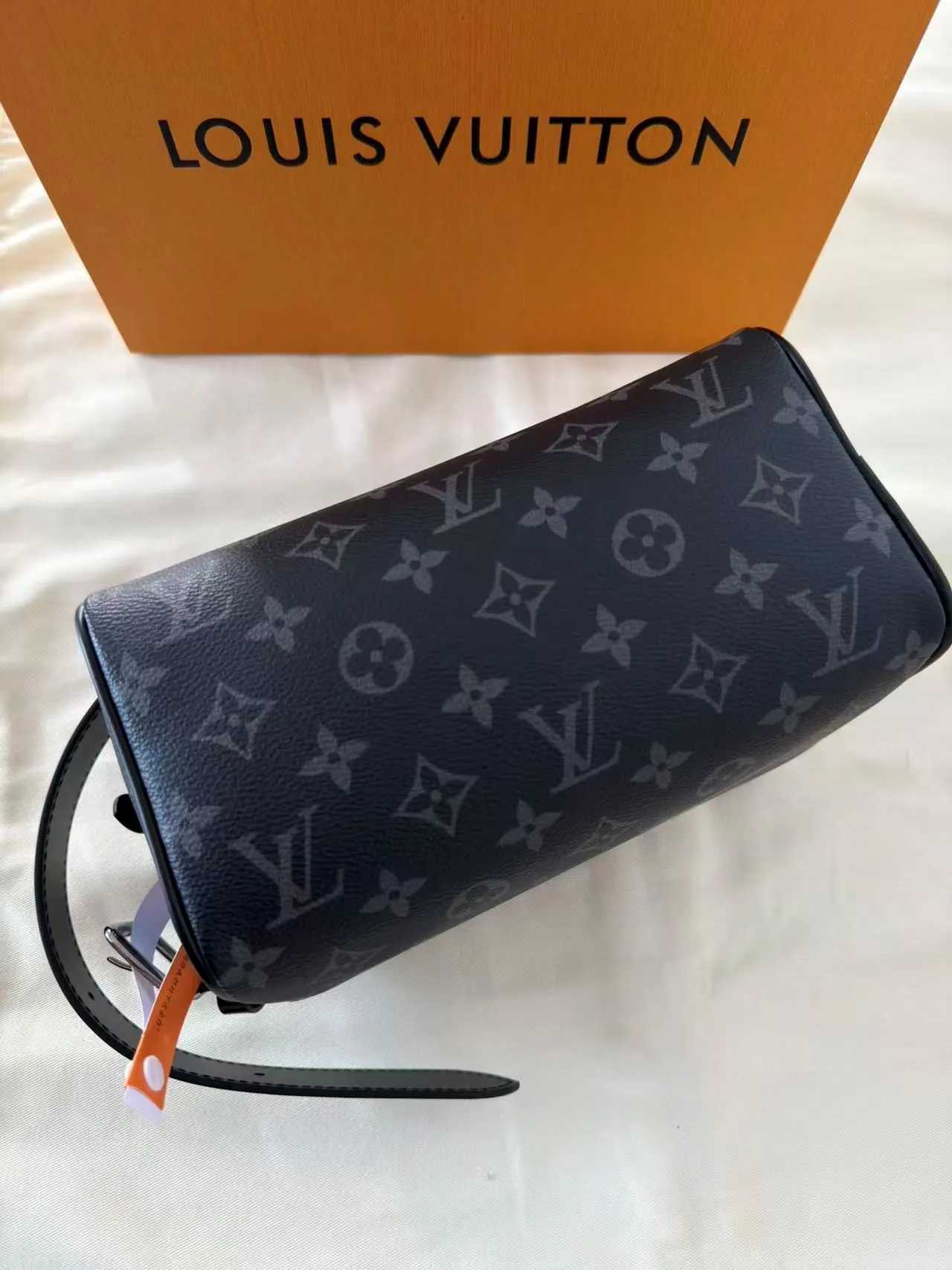 路易威登 Toiletry 盥洗包 Locker Dopp Kit M83113 13 x 12 x 23 cm