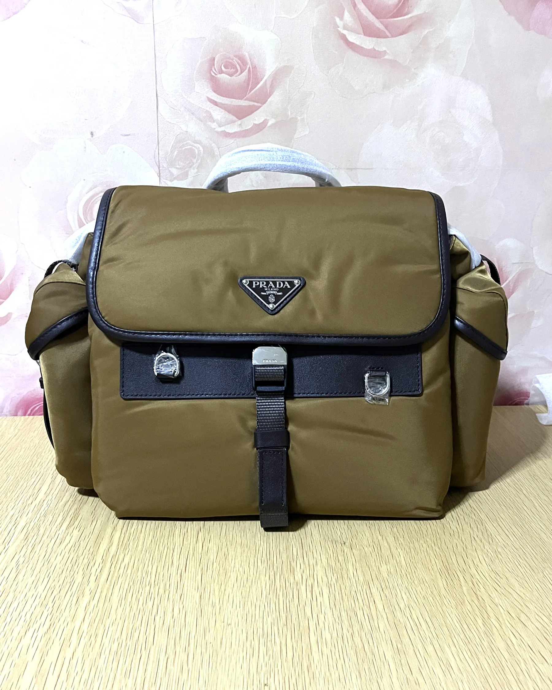 普拉达 2VD081 斜挎邮差包 26 cm