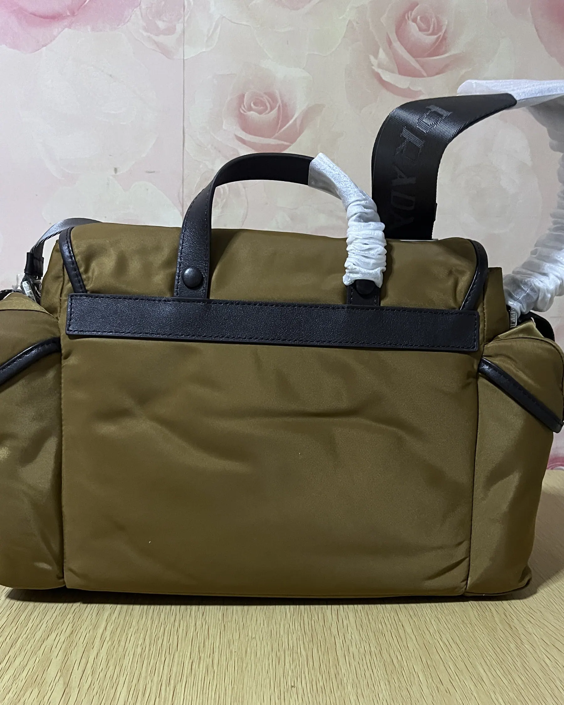 普拉达 2VD081 斜挎邮差包 26 cm