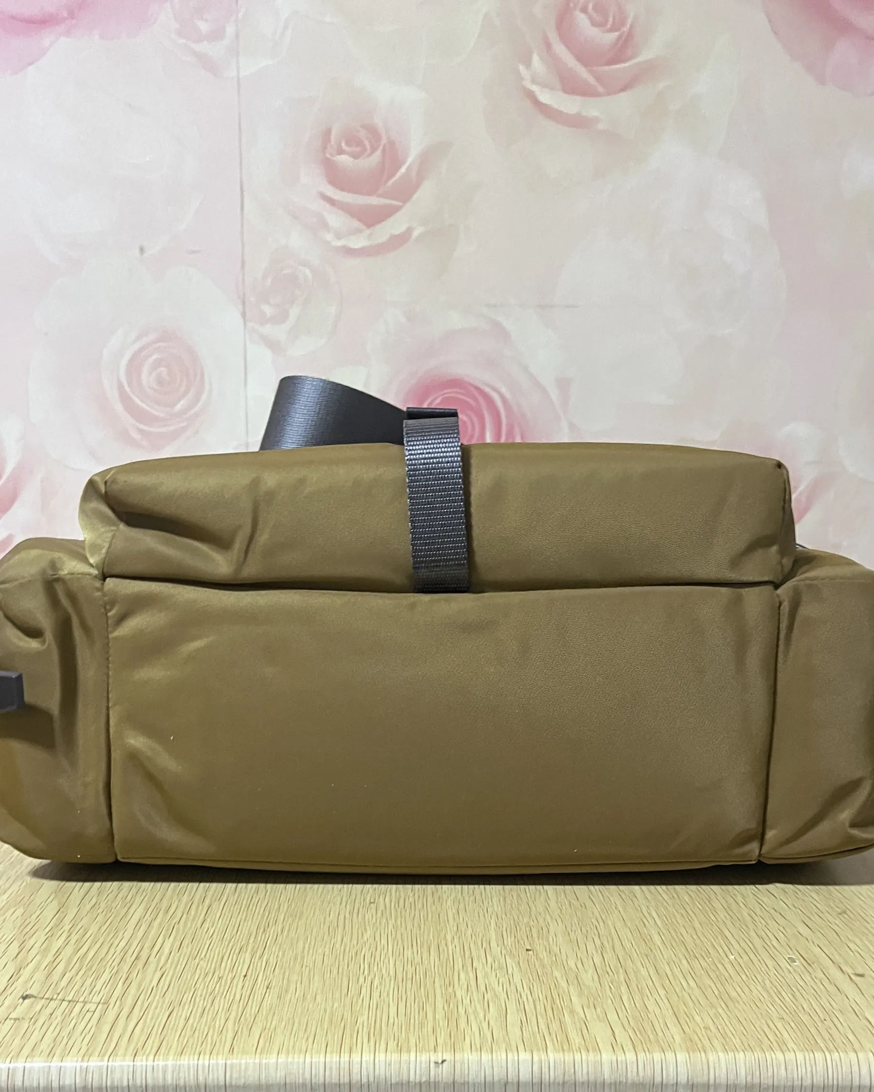 普拉达 2VD081 斜挎邮差包 26 cm
