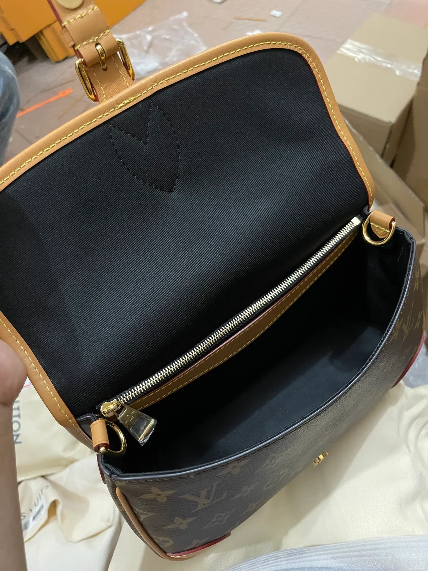 MB Diane 包 M45985（24×15×9cm）