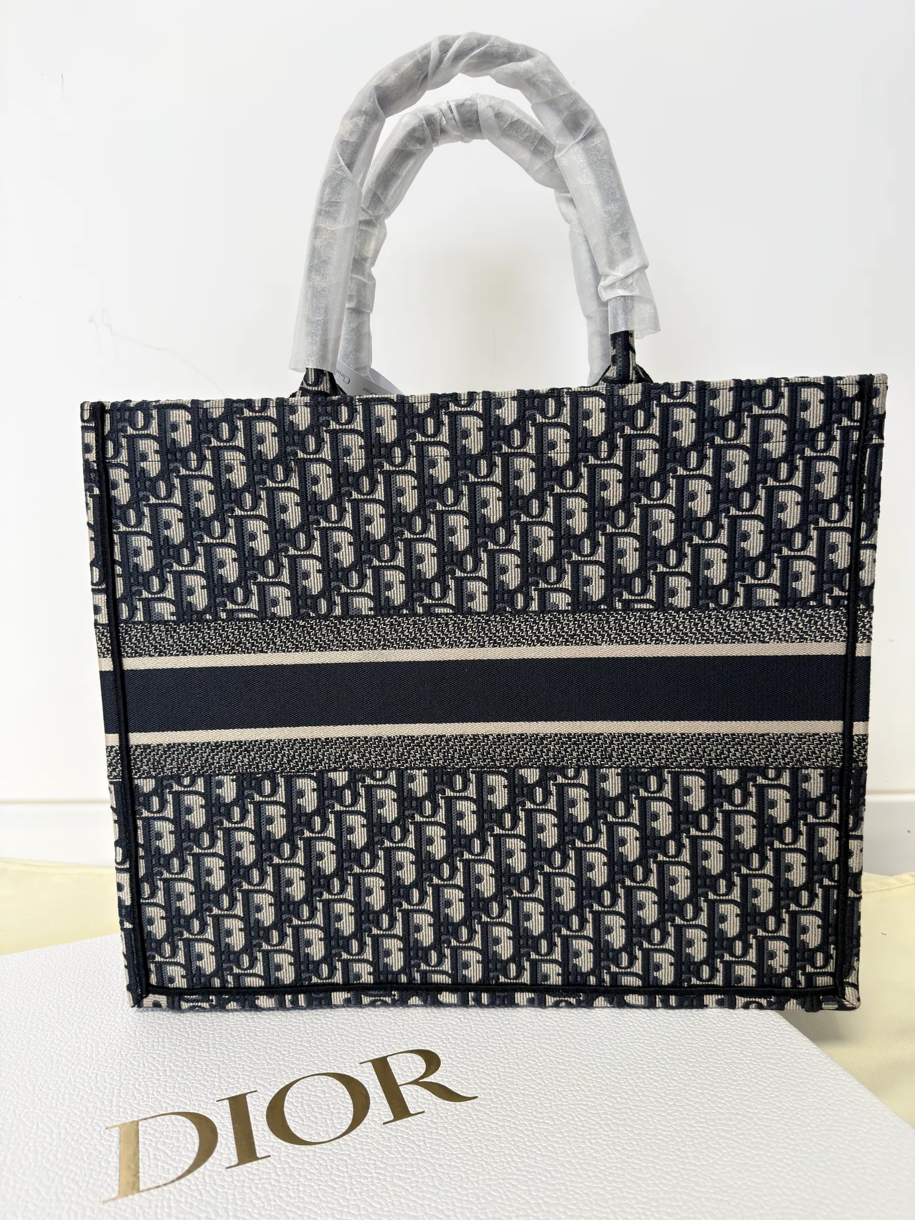 大型 Dior Book Tote M1286ZRIW_M828 42 x 35 x 18.5 cm