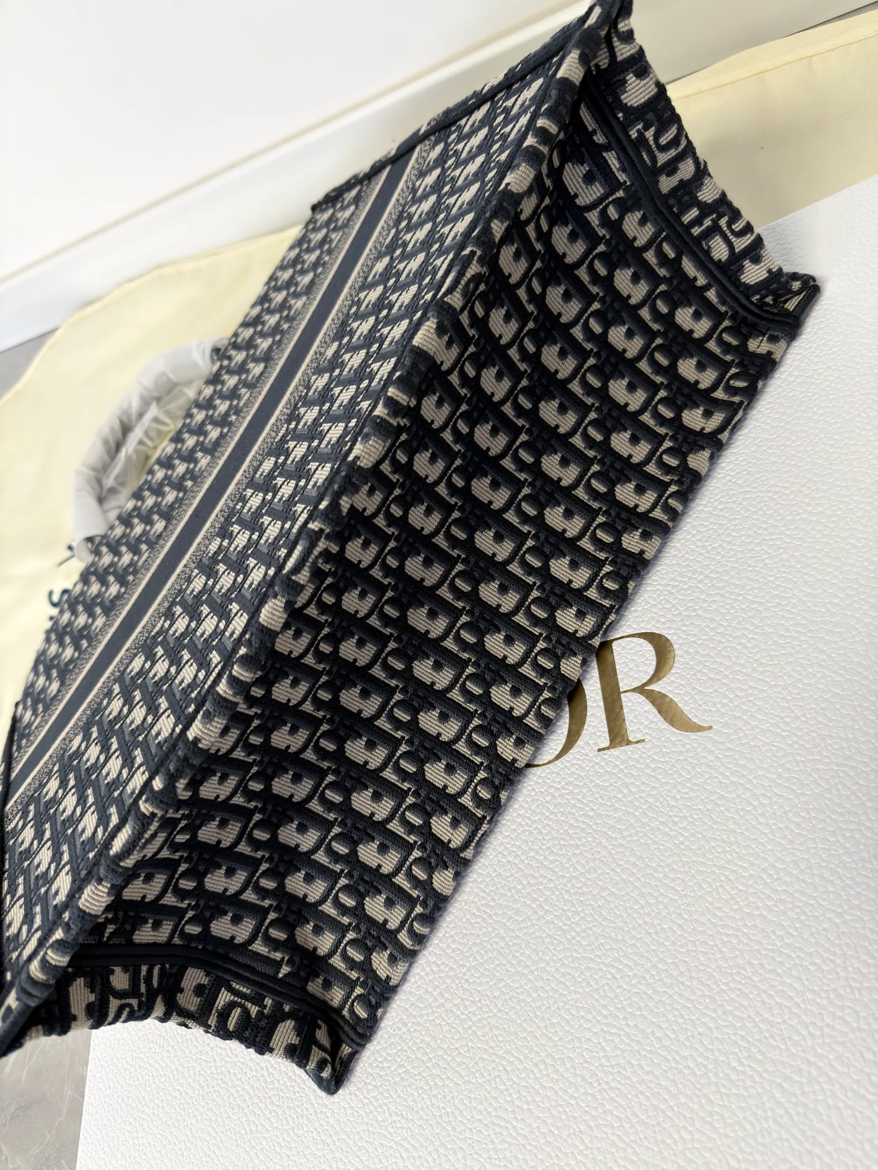大型 Dior Book Tote M1286ZRIW_M828 42 x 35 x 18.5 cm