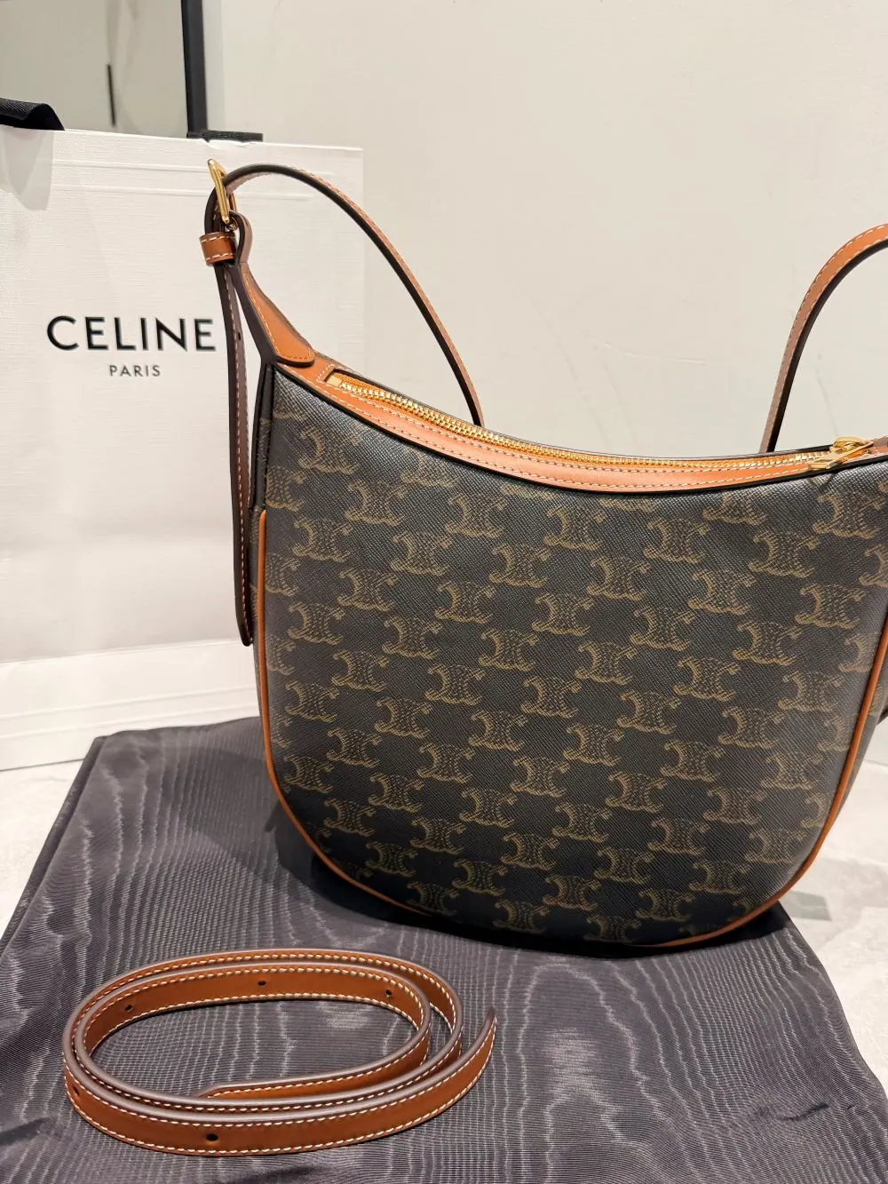 Celine 小号 Eloise Triomphe 包｜单肩包 24 x 21 x 7cm