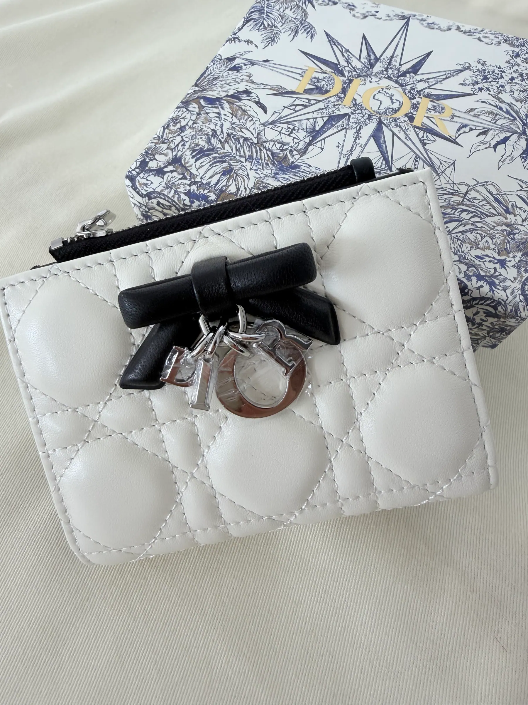 迪奥爱恋 Lady Dior 紫藤色钱包