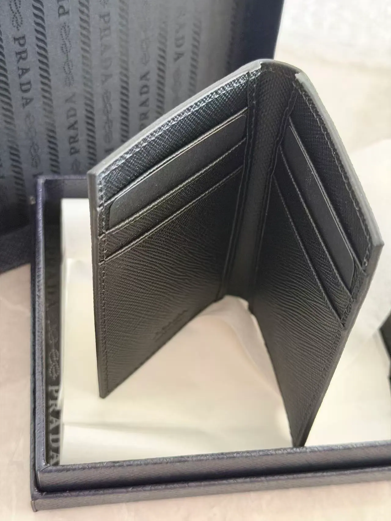 普拉达 Saffiano 皮革卡包 2MC101 11X7cm
