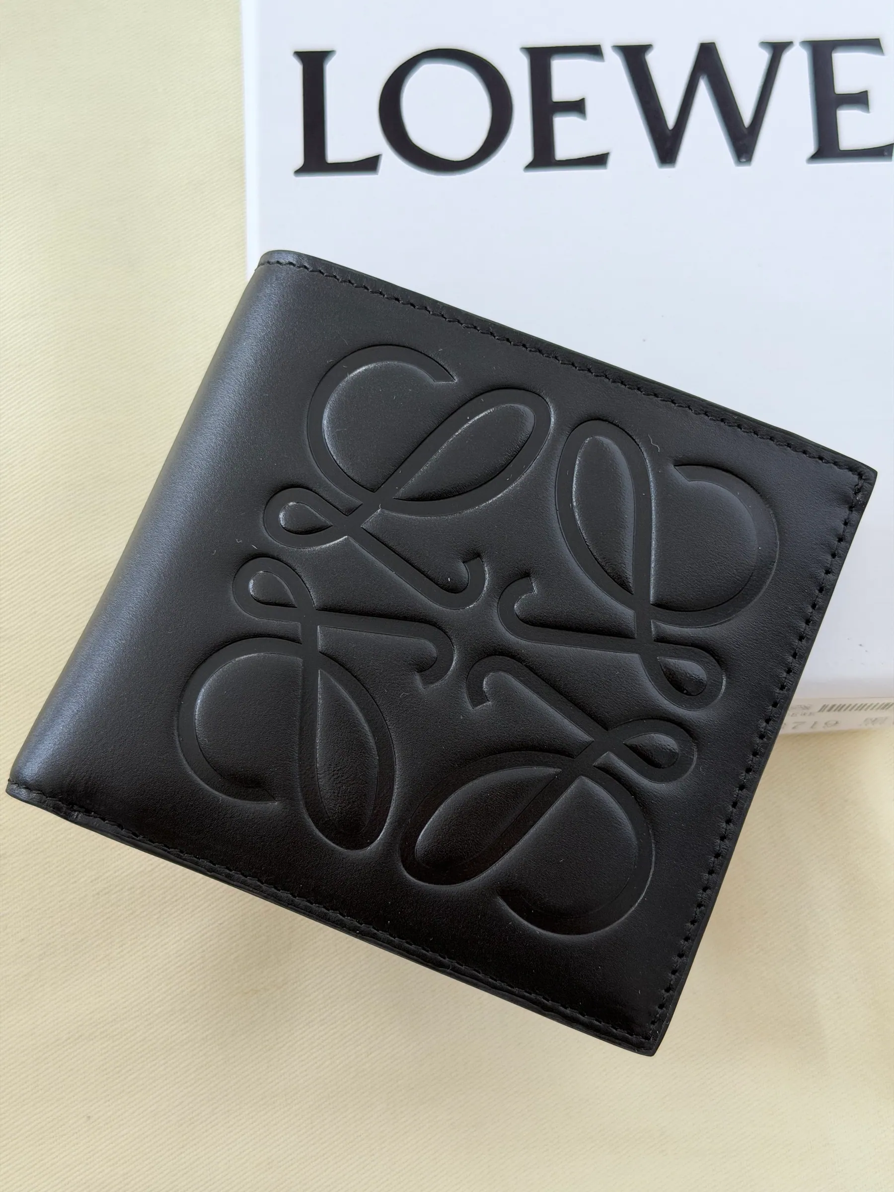 Loewe 品牌双折钱包