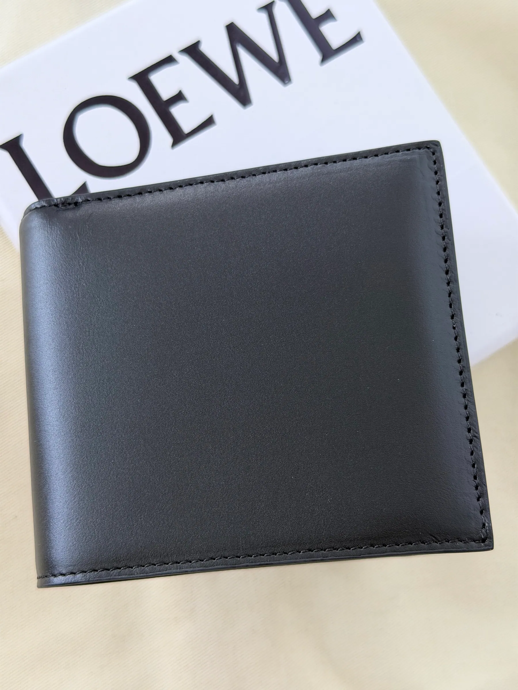 Loewe 品牌双折钱包