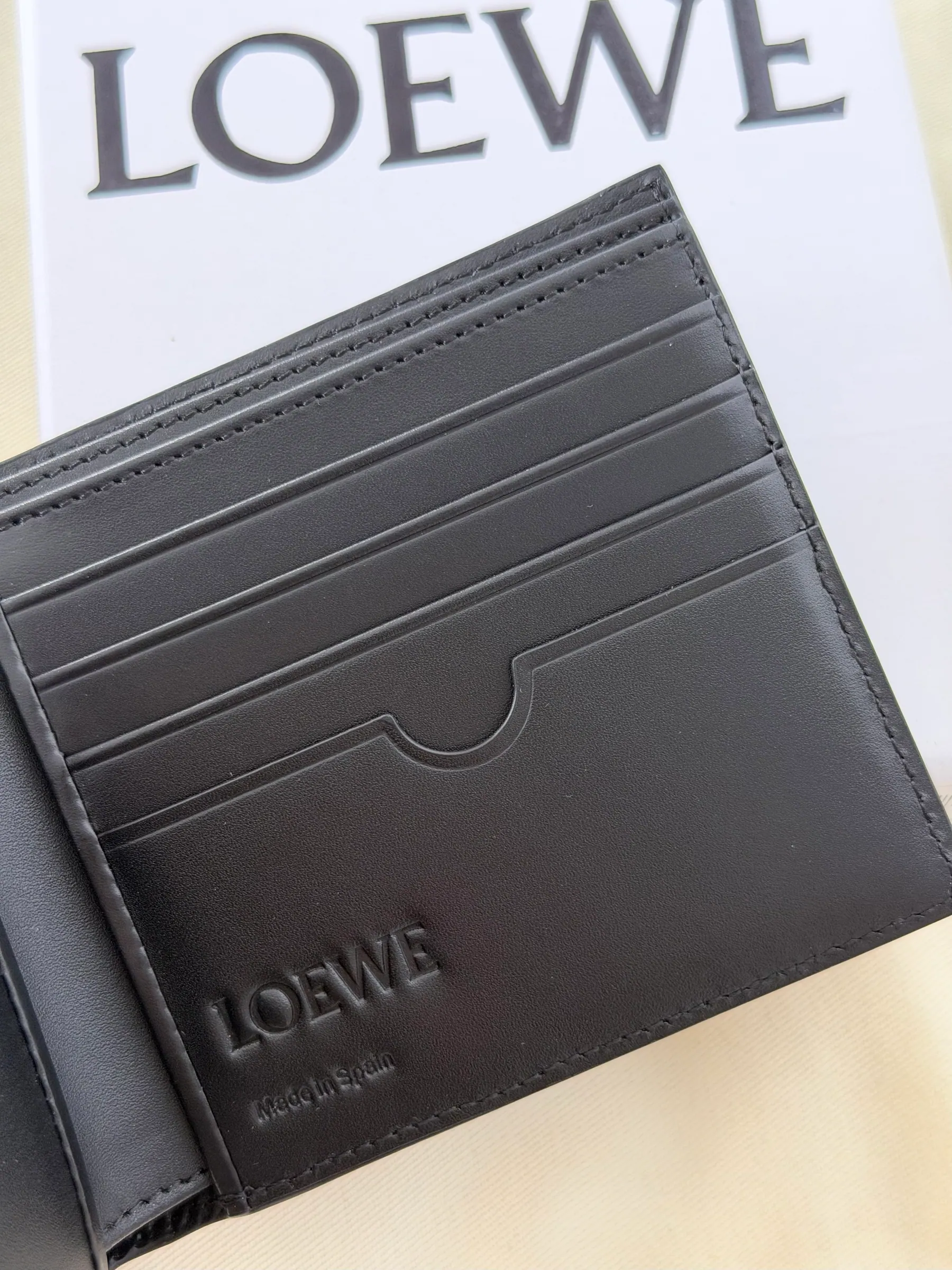 Loewe 品牌双折钱包