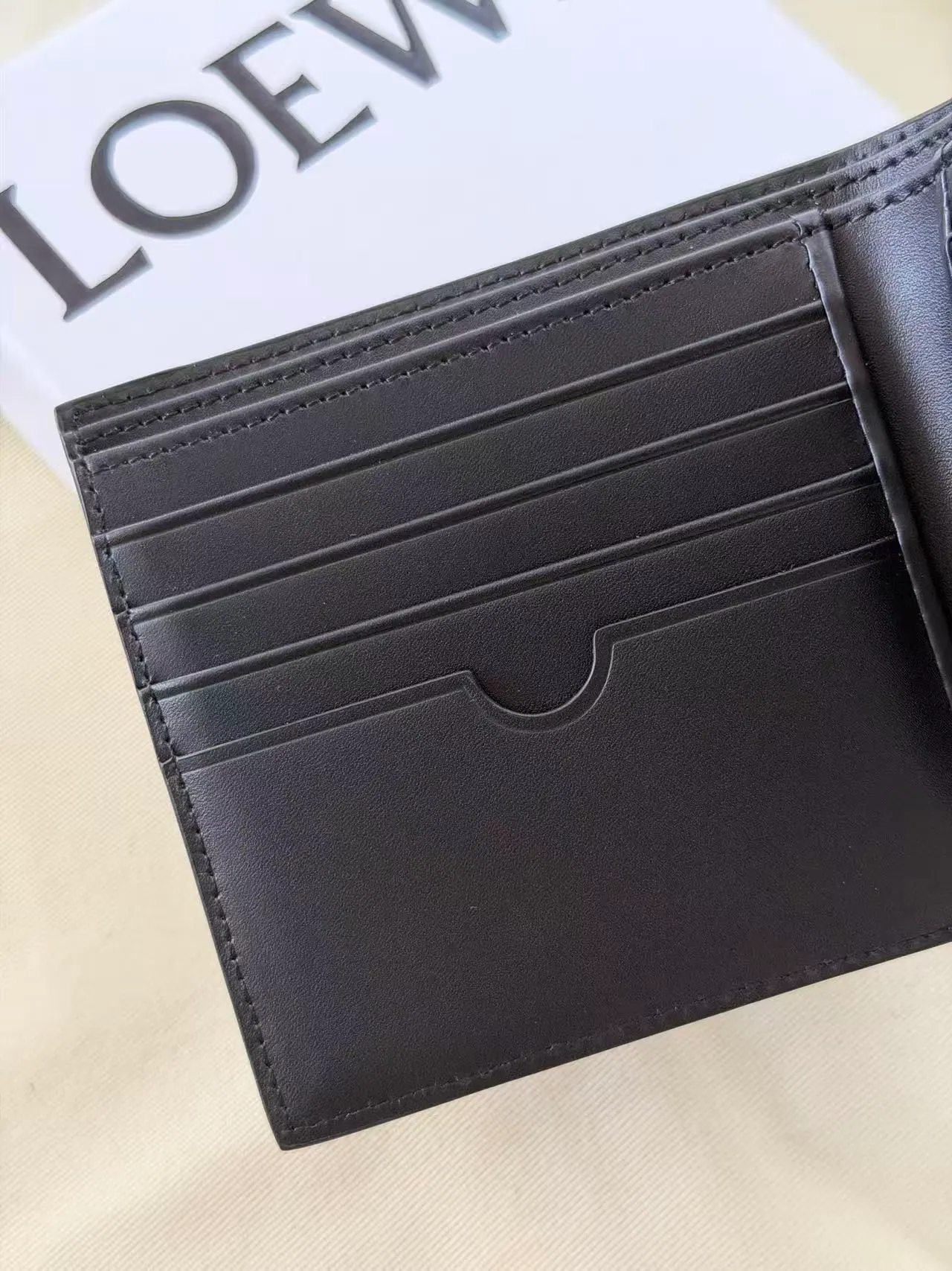 Loewe 品牌双折钱包