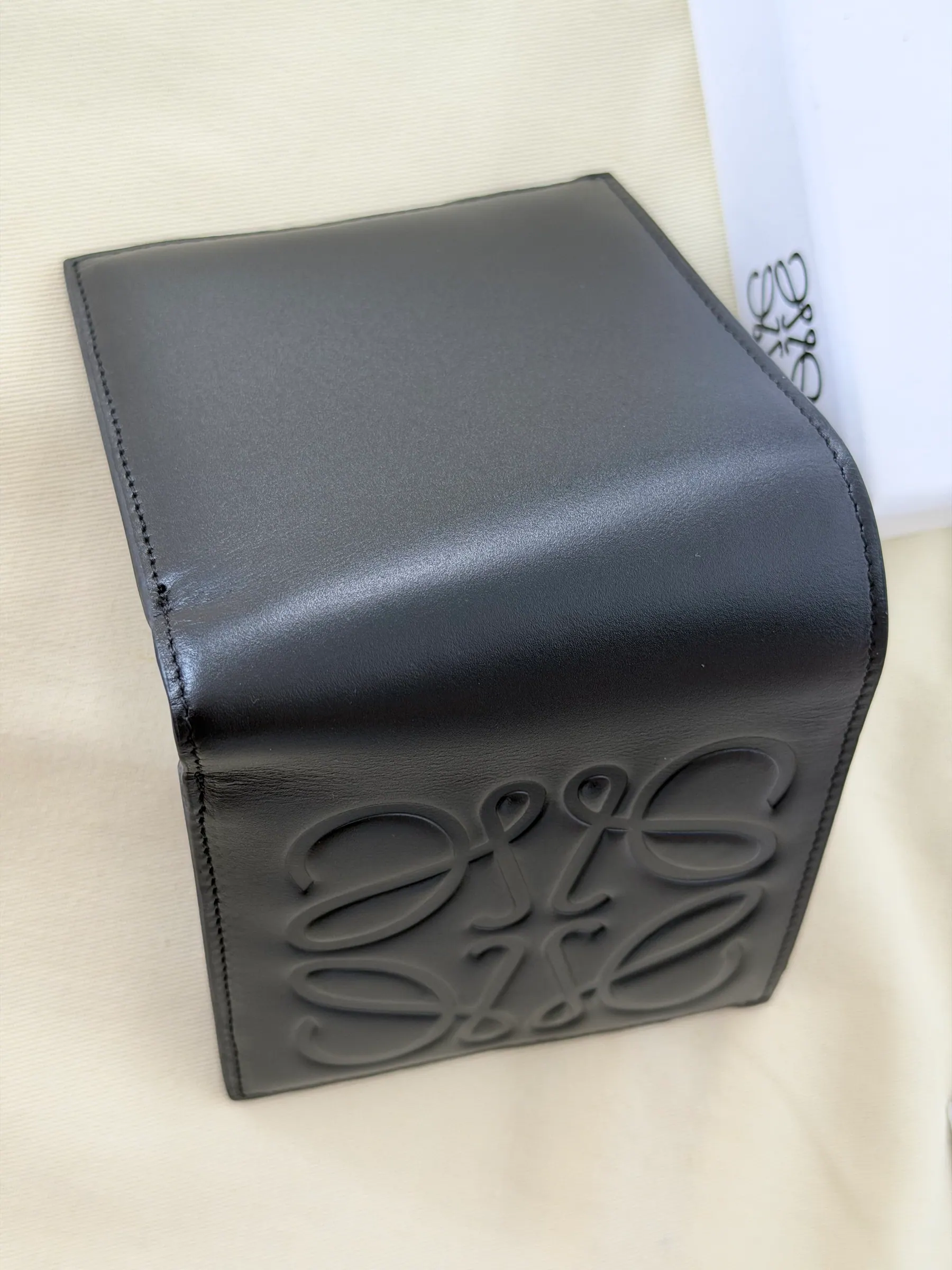 Loewe 品牌双折钱包