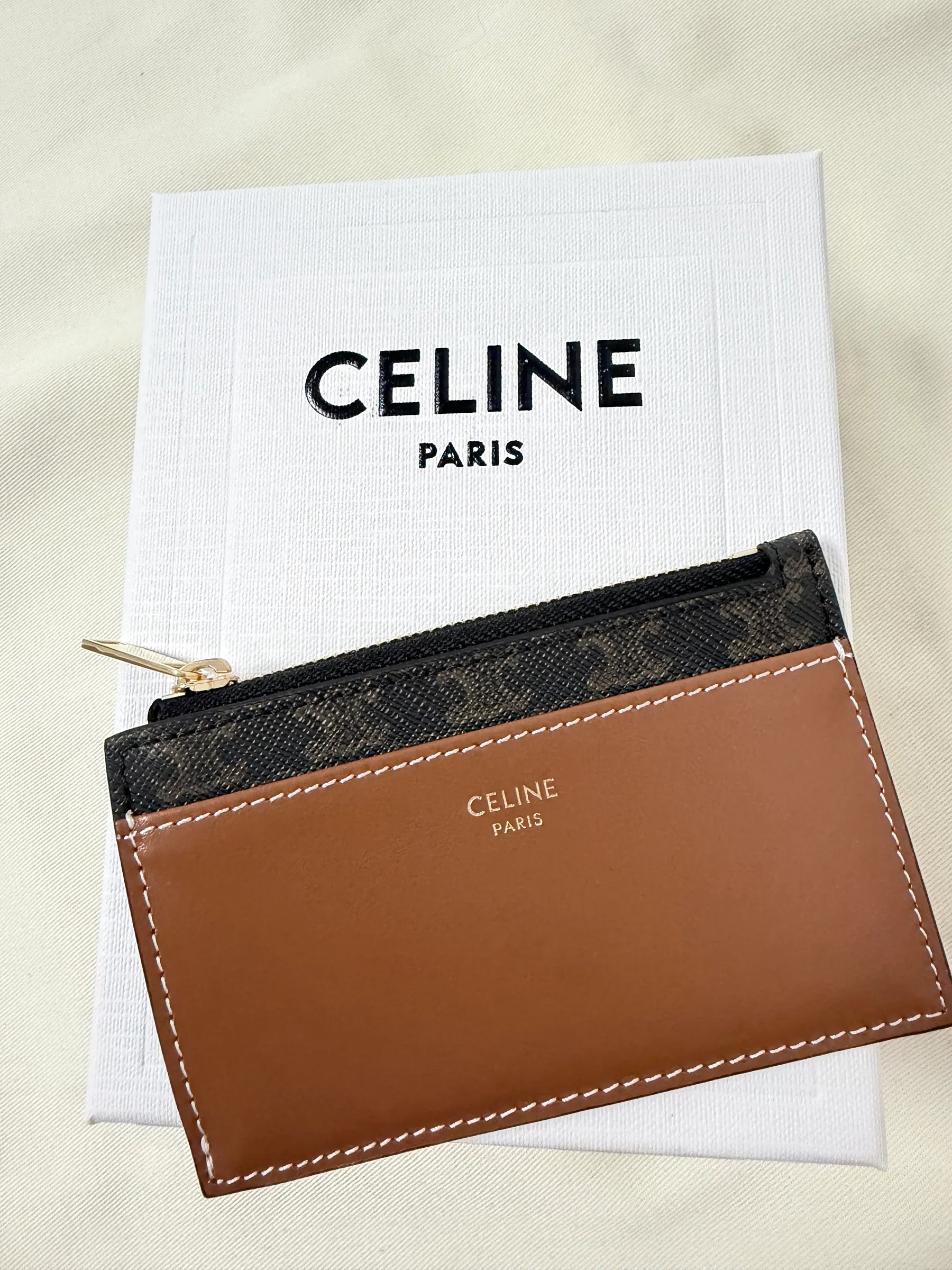 Celine Triomphe 帆布 & 小羊皮拉链卡包 棕褐色