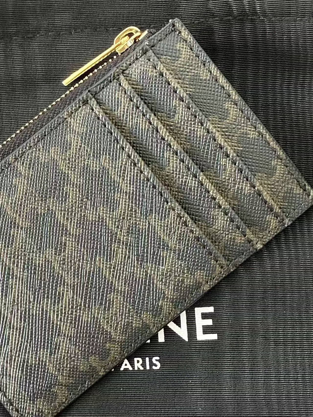 Celine Triomphe 帆布 & 小羊皮拉链卡包 棕褐色