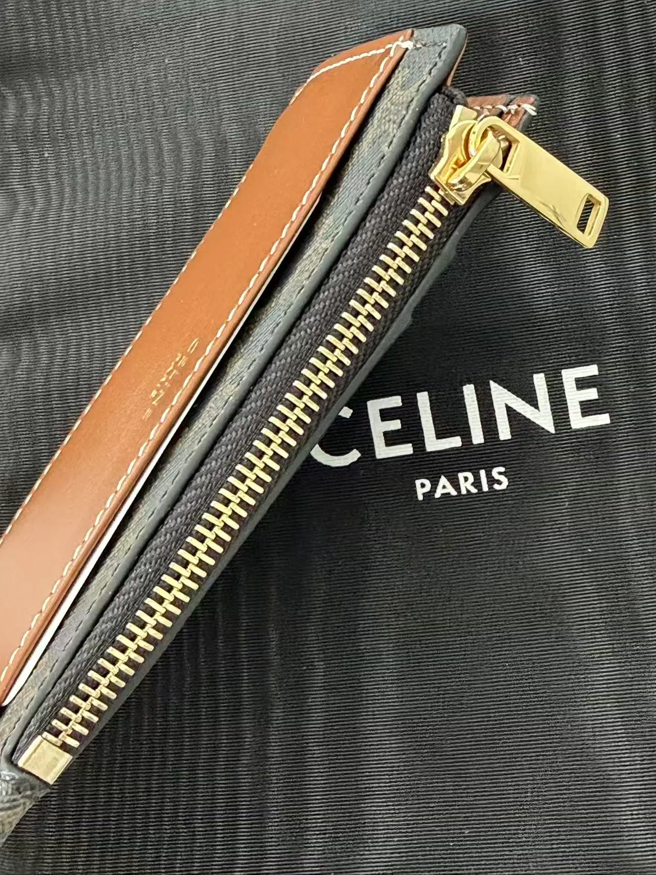 Celine Triomphe 帆布 & 小羊皮拉链卡包 棕褐色