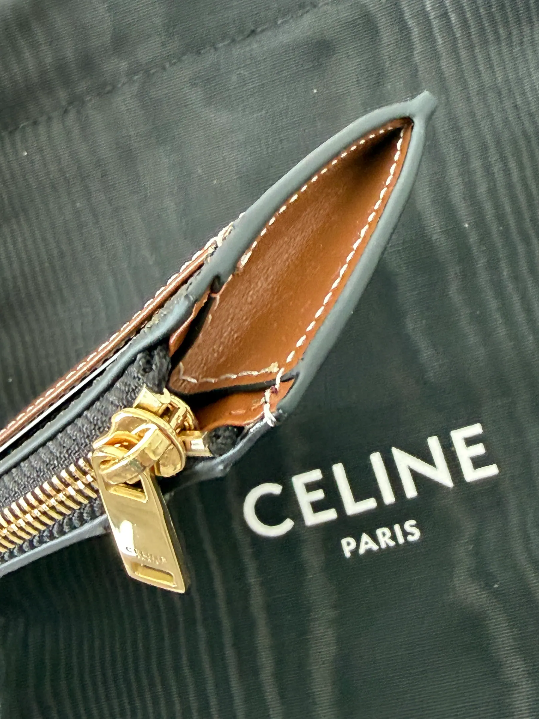 Celine Triomphe 帆布 & 小羊皮拉链卡包 棕褐色