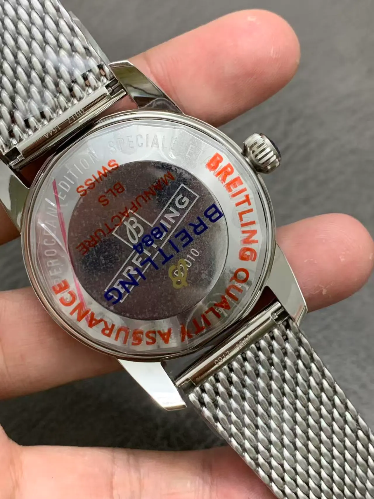 BLS l 2824 cal B31 l 42 mm l 百年灵超级海洋文化系列 B31