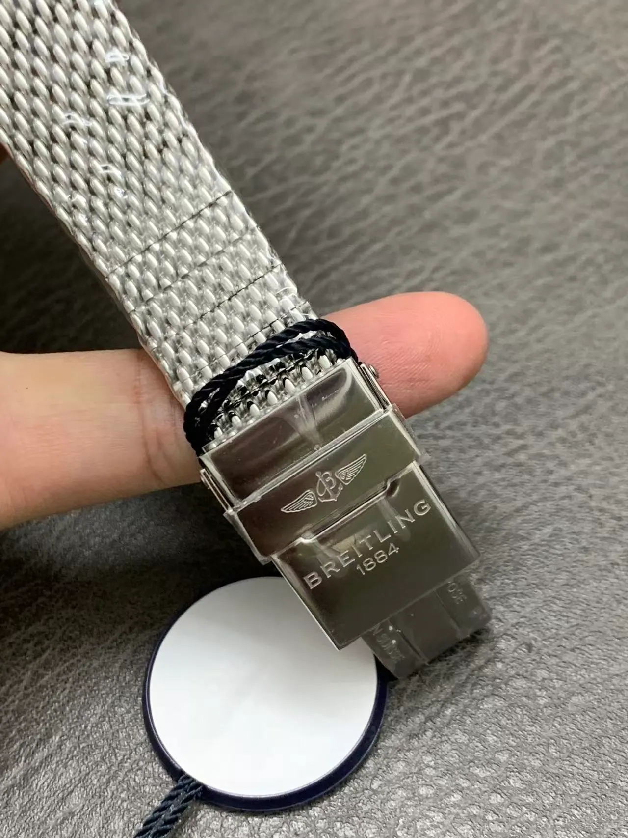 BLS l 2824 cal B31 l 42 mm l 百年灵超级海洋文化系列 B31