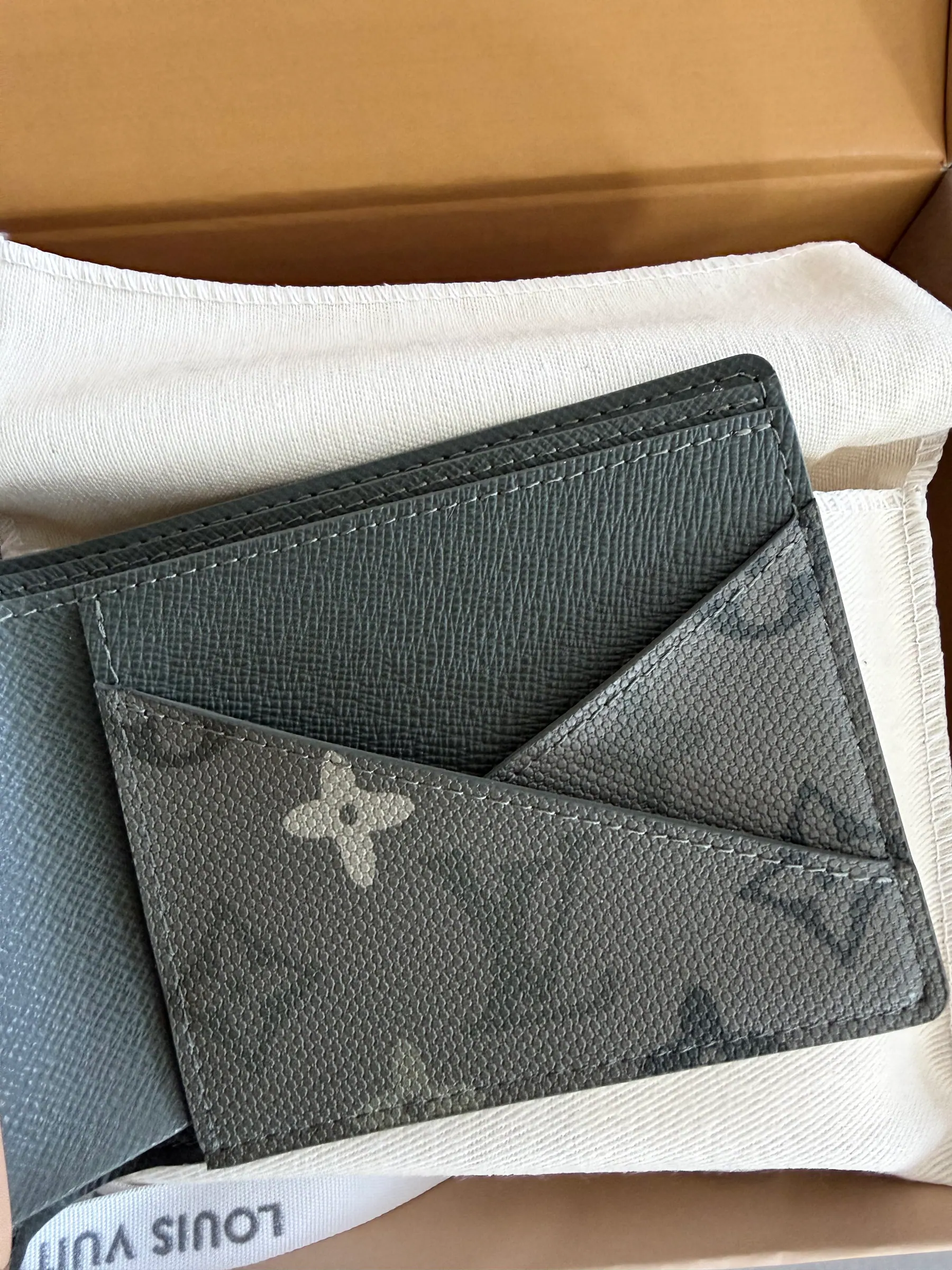 路易威登 Multiple 钱包 卡其色 M27058 11.5 x 9 x 1.5cm