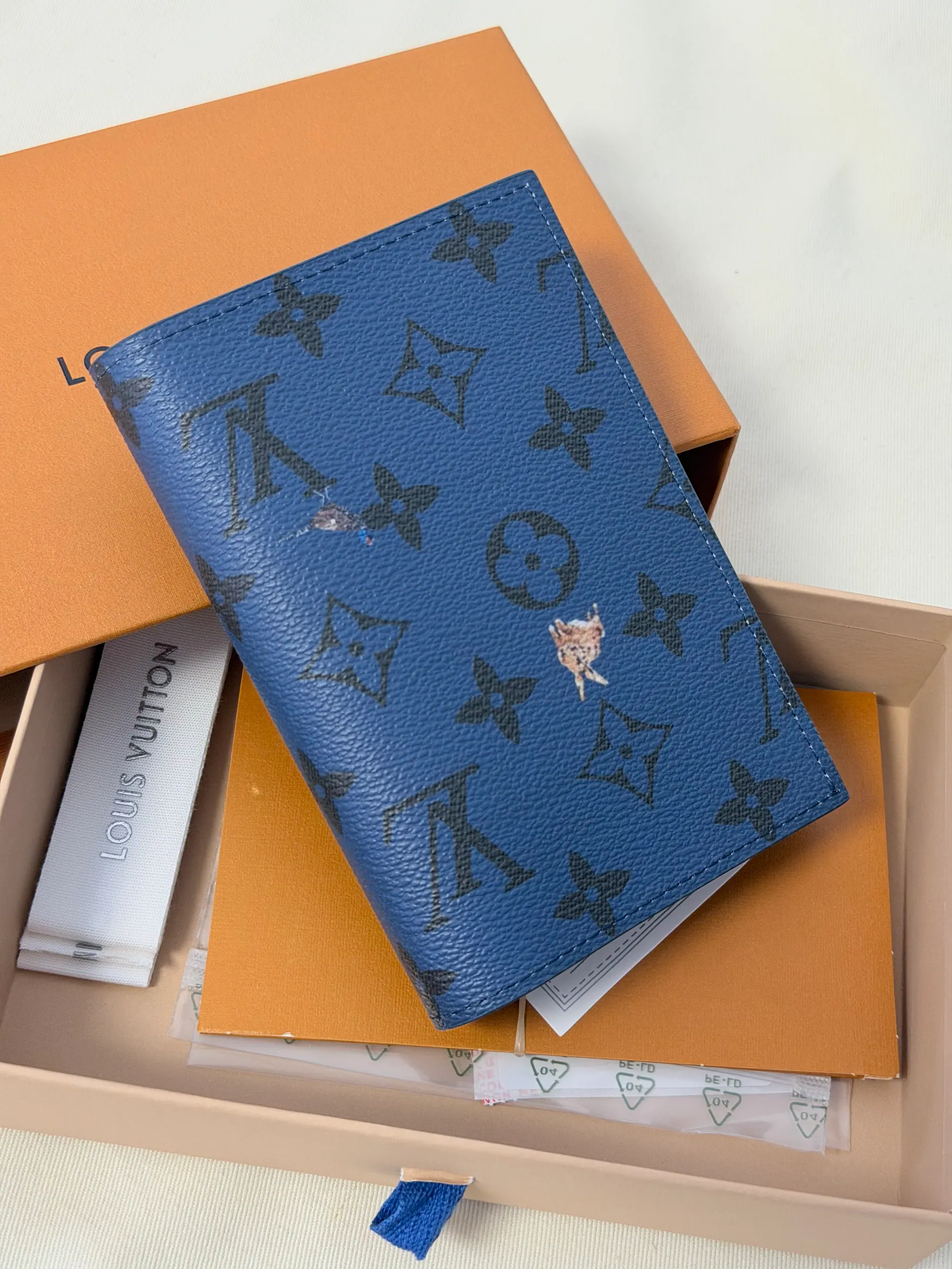 路易威登 男士护照套 Monogram M27023