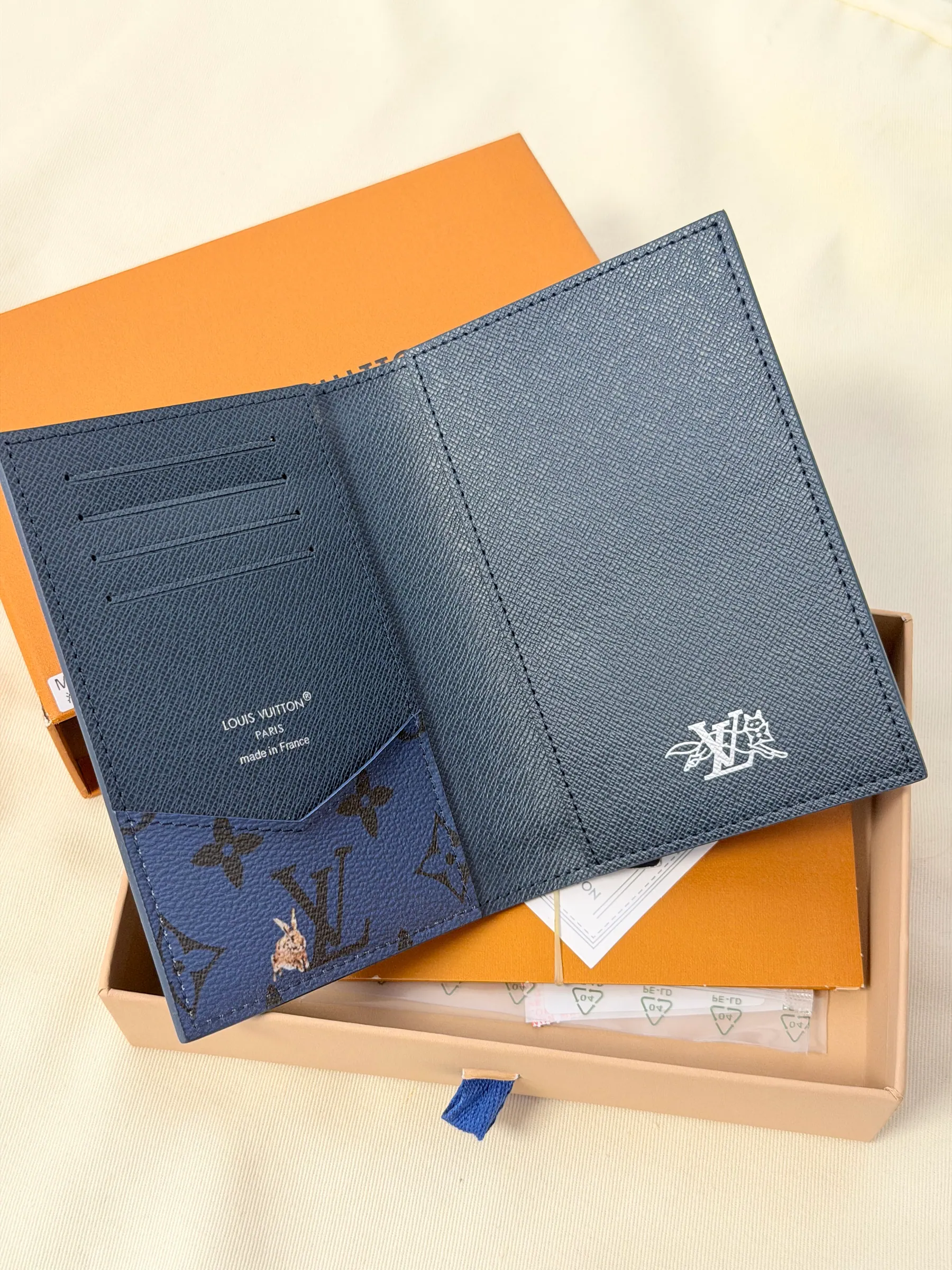 路易威登 男士护照套 Monogram M27023