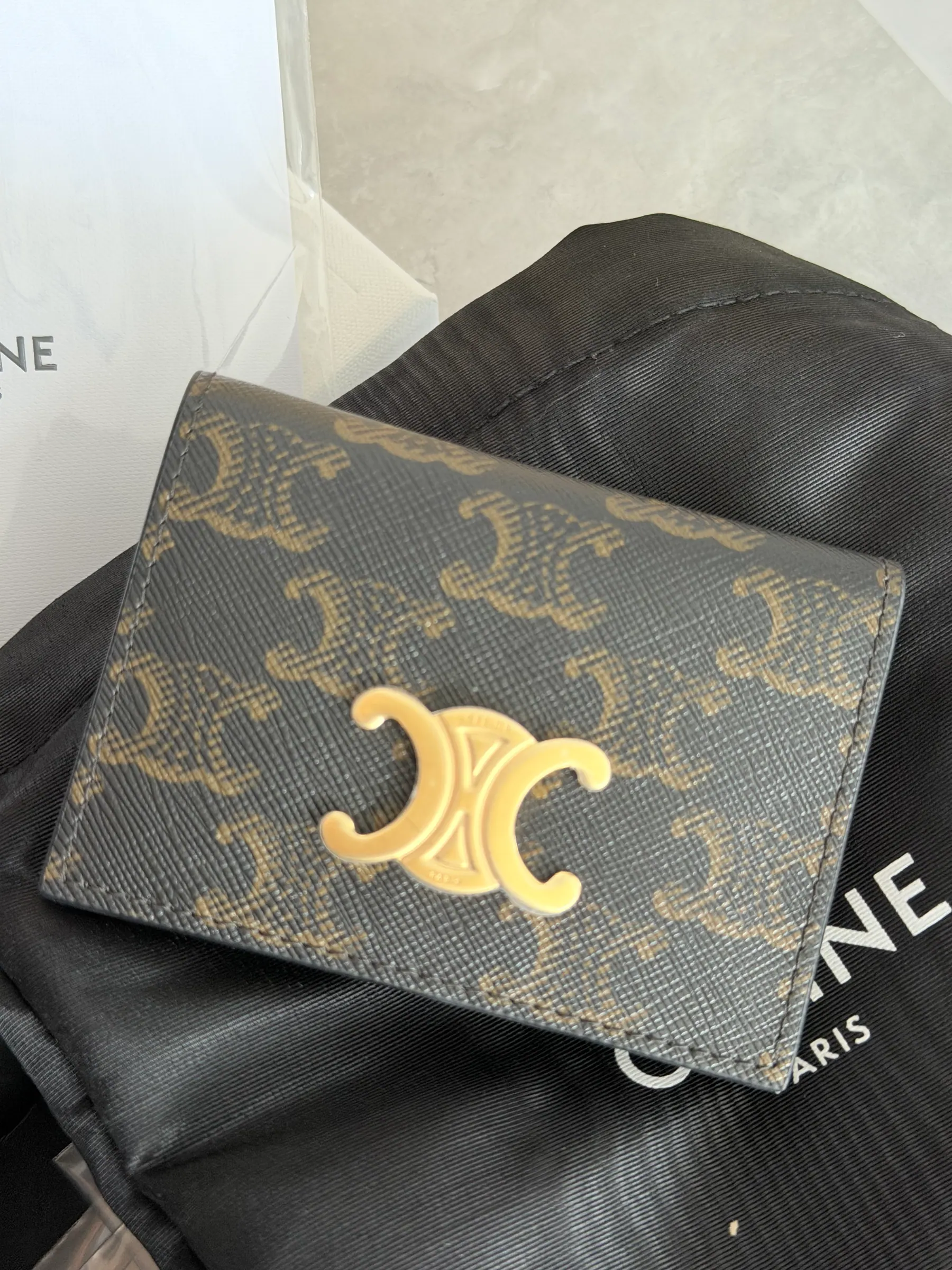 Celine 光面小牛皮 Triomphe 商务名片夹