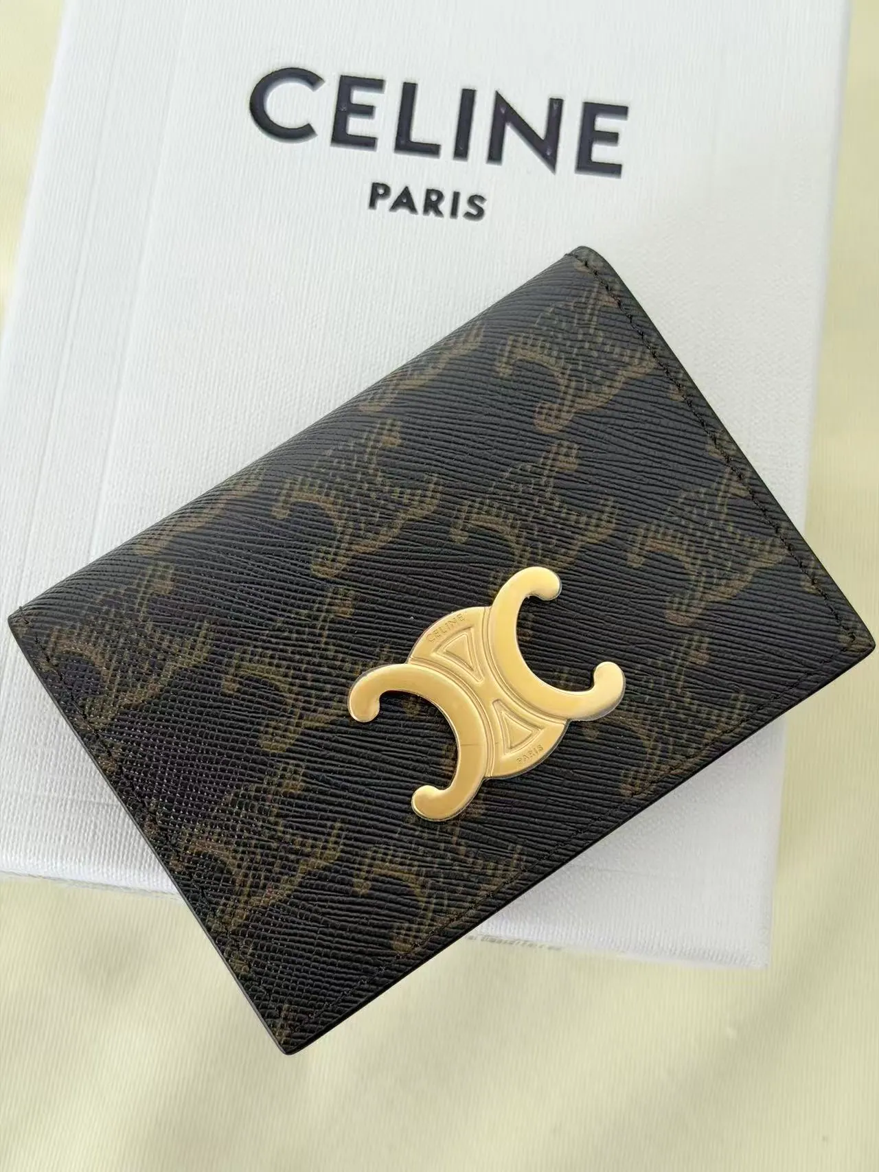 Celine 光面小牛皮 Triomphe 商务名片夹