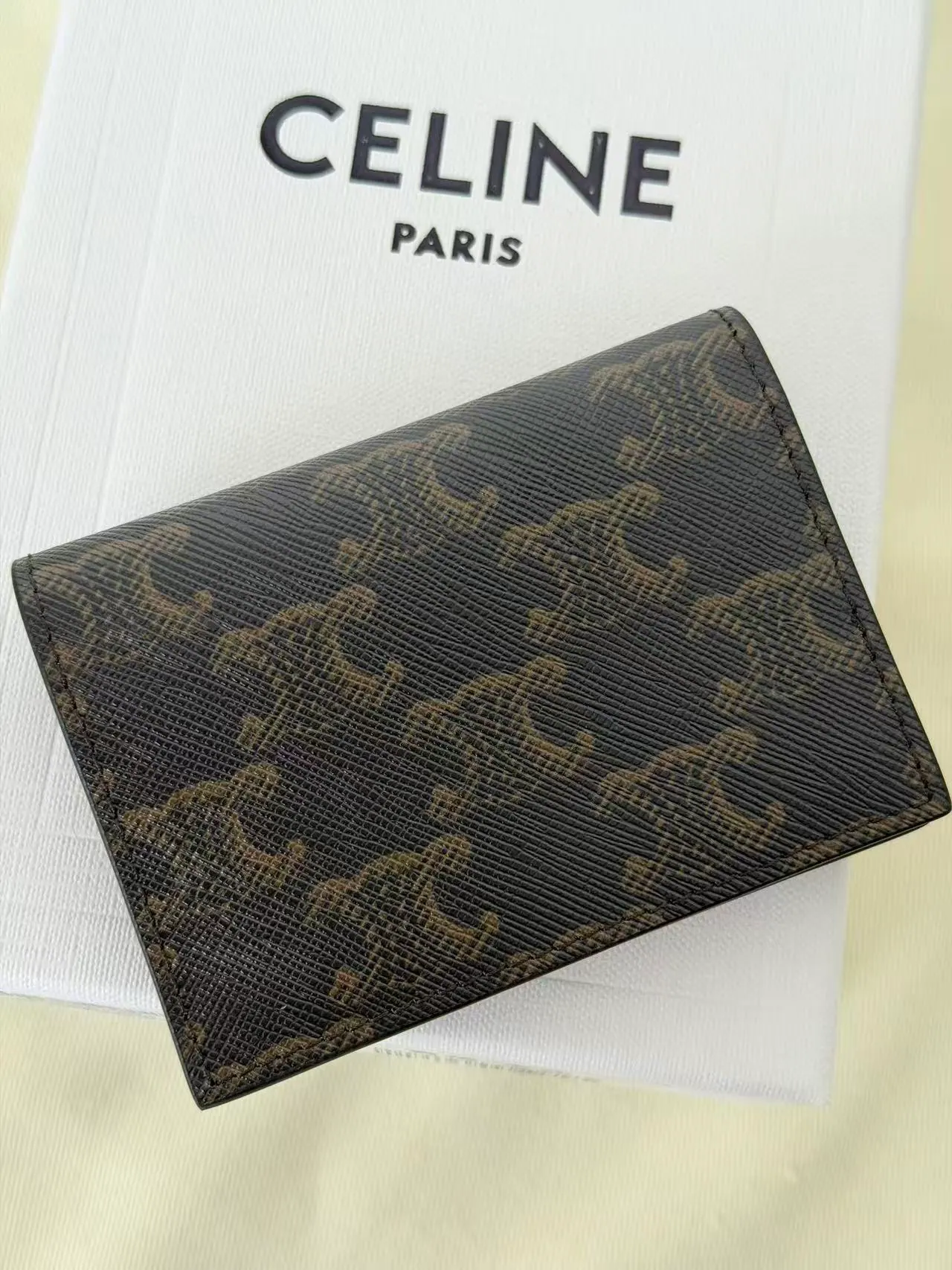 Celine 光面小牛皮 Triomphe 商务名片夹
