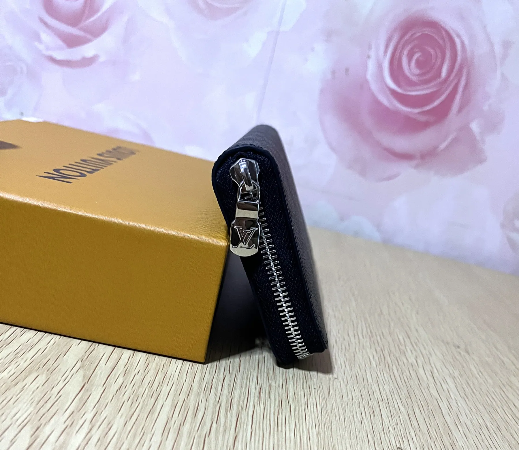 MB｜路易威登 ZIPPY HORIZONTAL N00056 10 x 2.5 x 21