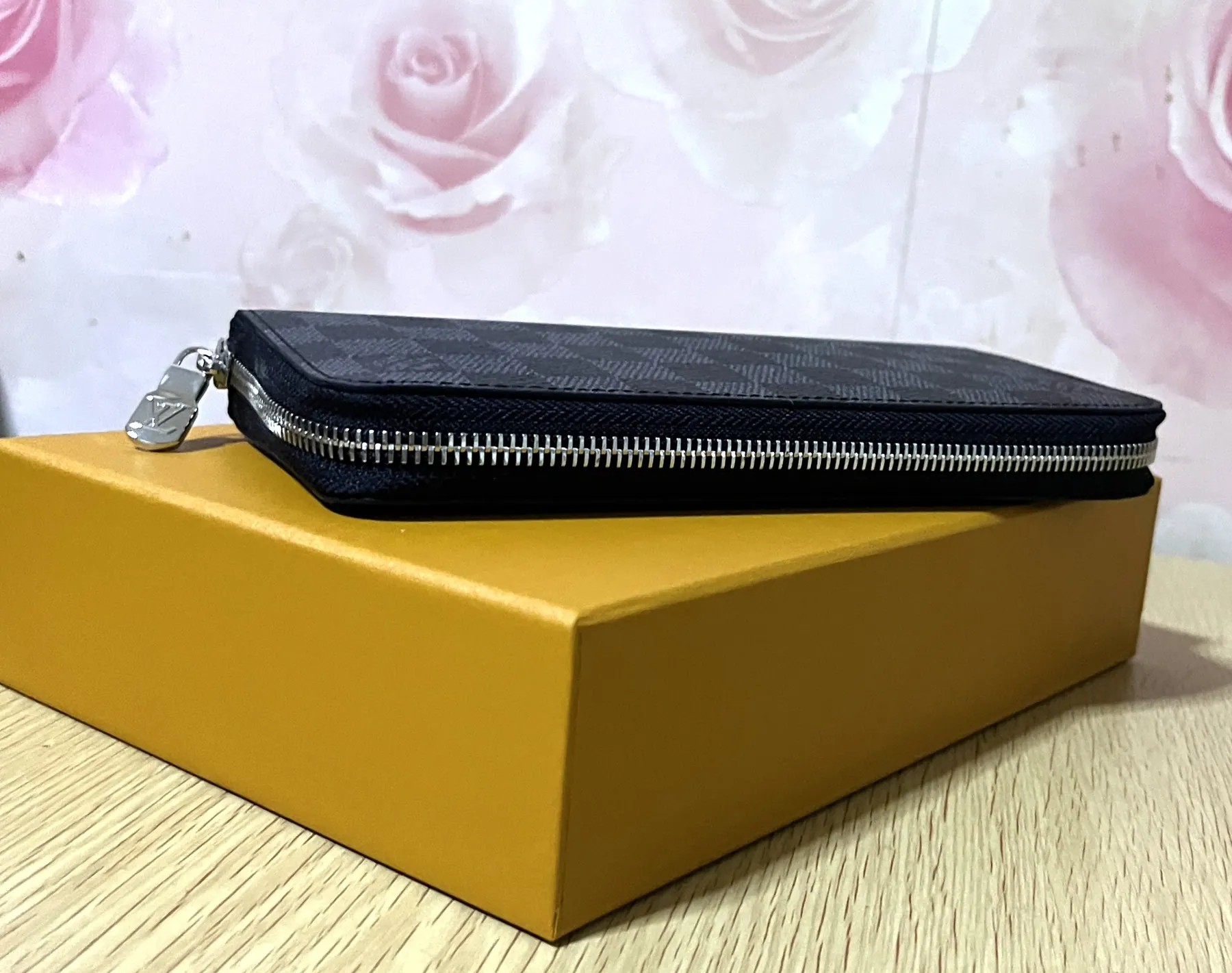 MB｜路易威登 ZIPPY HORIZONTAL N00056 10 x 2.5 x 21