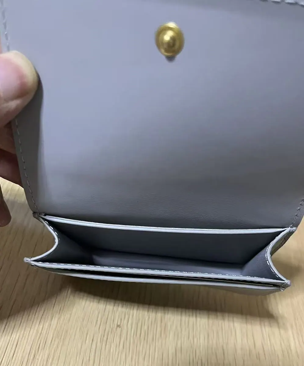 Bottega Veneta 皮革卡包 667141 11x7.5x2.5cm