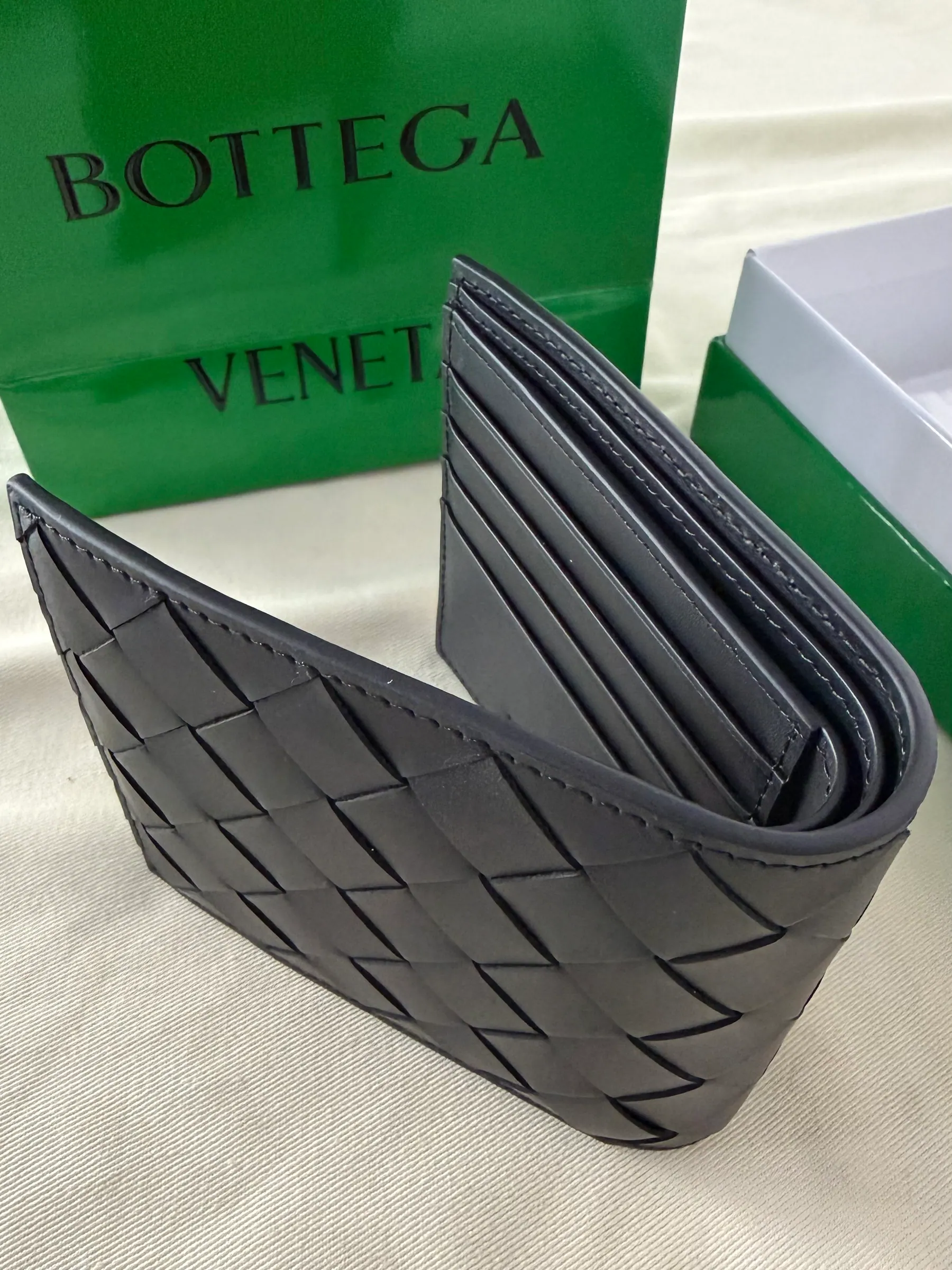 Bottega Veneta 编织翻盖钱包 605721 11*9.5*1cm