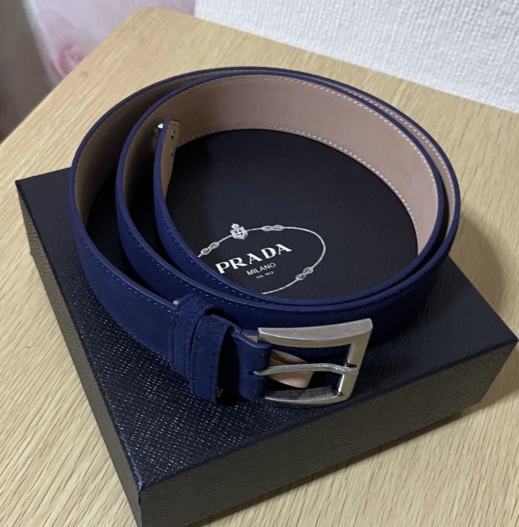 Prada 25SS 男士麂皮三角标志腰带 35mm