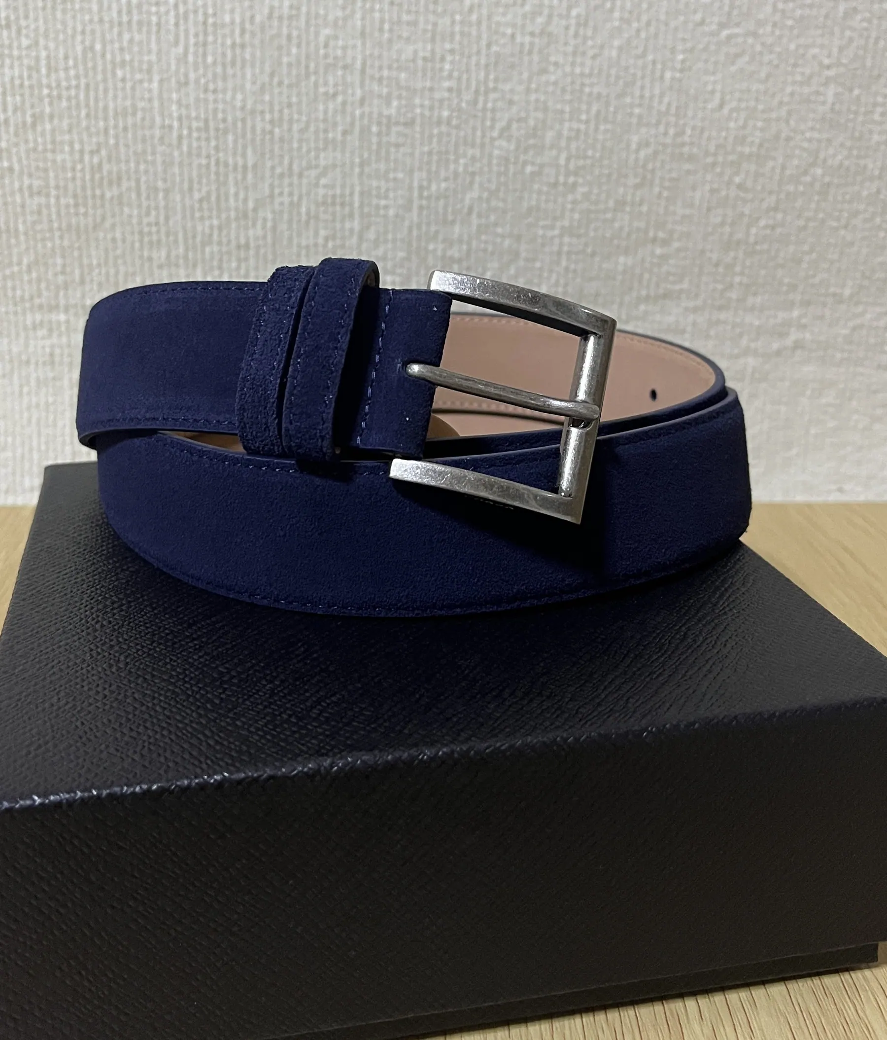 Prada 25SS 男士麂皮三角标志腰带 35mm