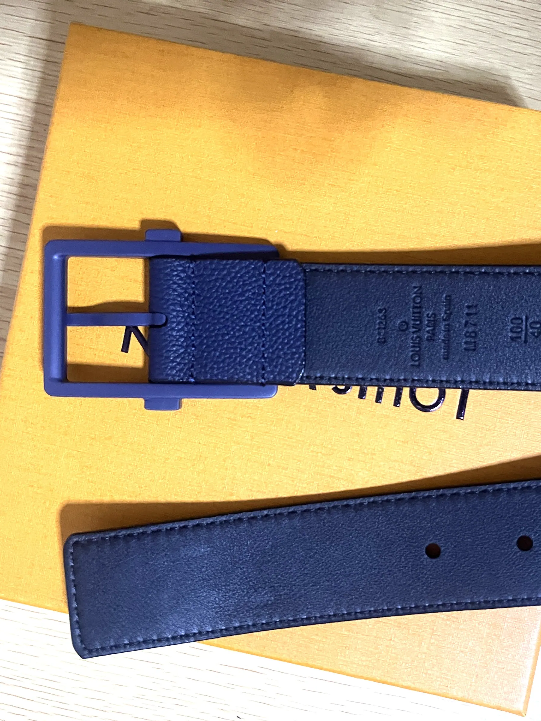 LV Aerogram 35毫米腰带 M8711U