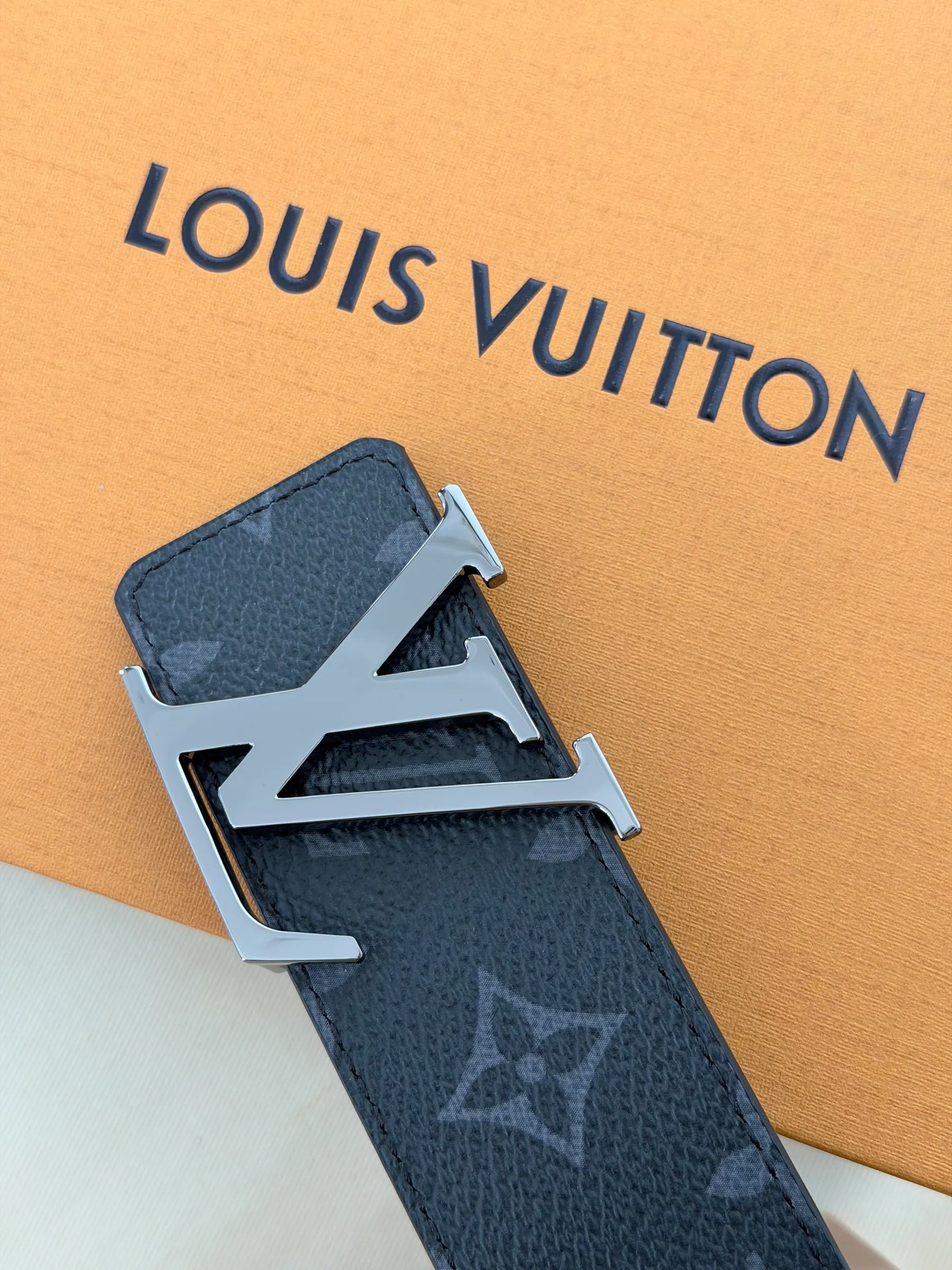 LV 腰带 M9043 40mm
