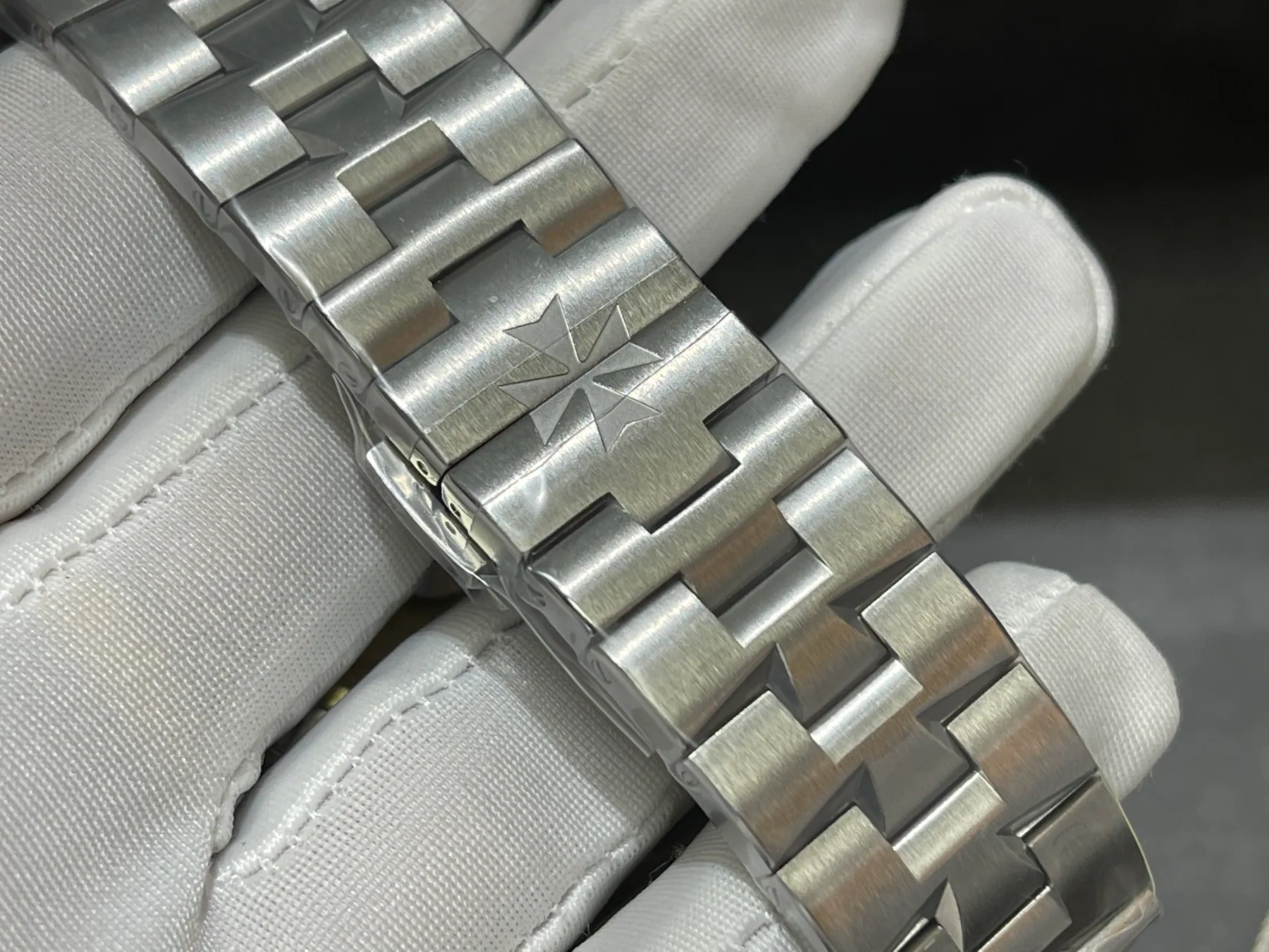 PPF｜Cal.5100机芯｜41mm｜江诗丹顿Overseas 4500V