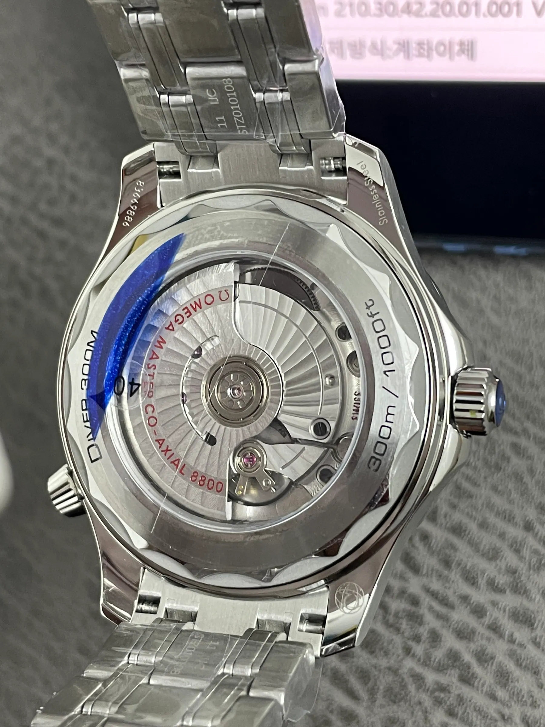 VS | 8800 机芯｜42mm l 欧米茄海马潜水300M 210.30.42.20.03.001