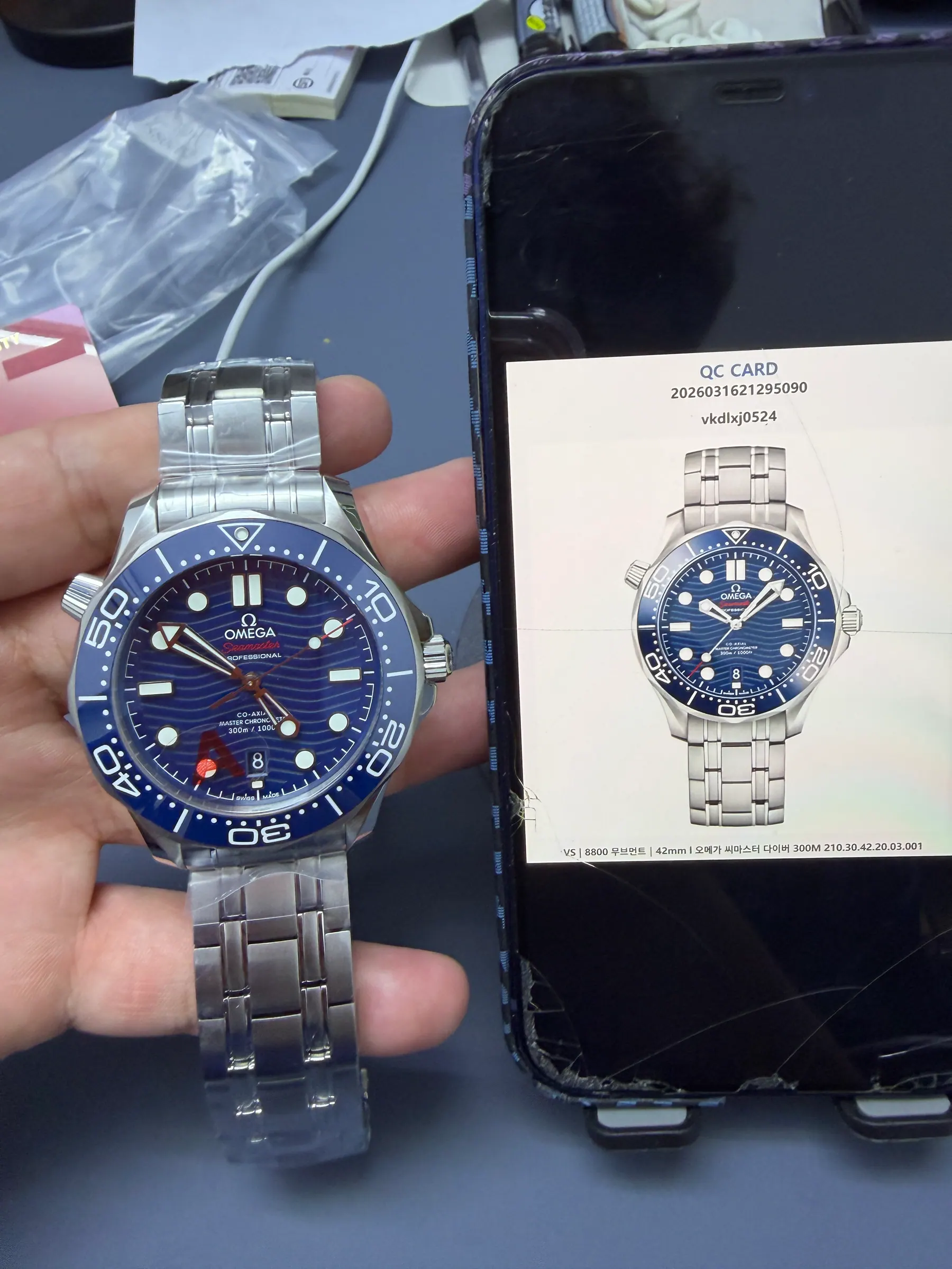 VS | 8800 机芯｜42mm l 欧米茄海马潜水300M 210.30.42.20.03.001