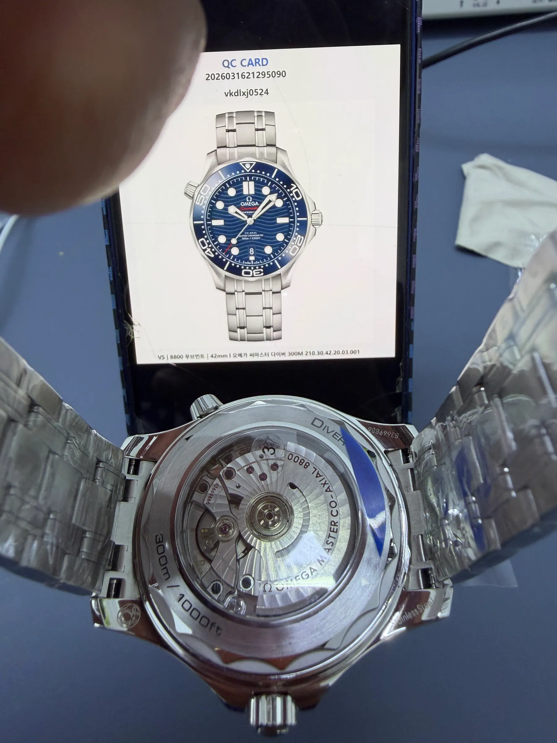 VS | 8800 机芯｜42mm l 欧米茄海马潜水300M 210.30.42.20.03.001