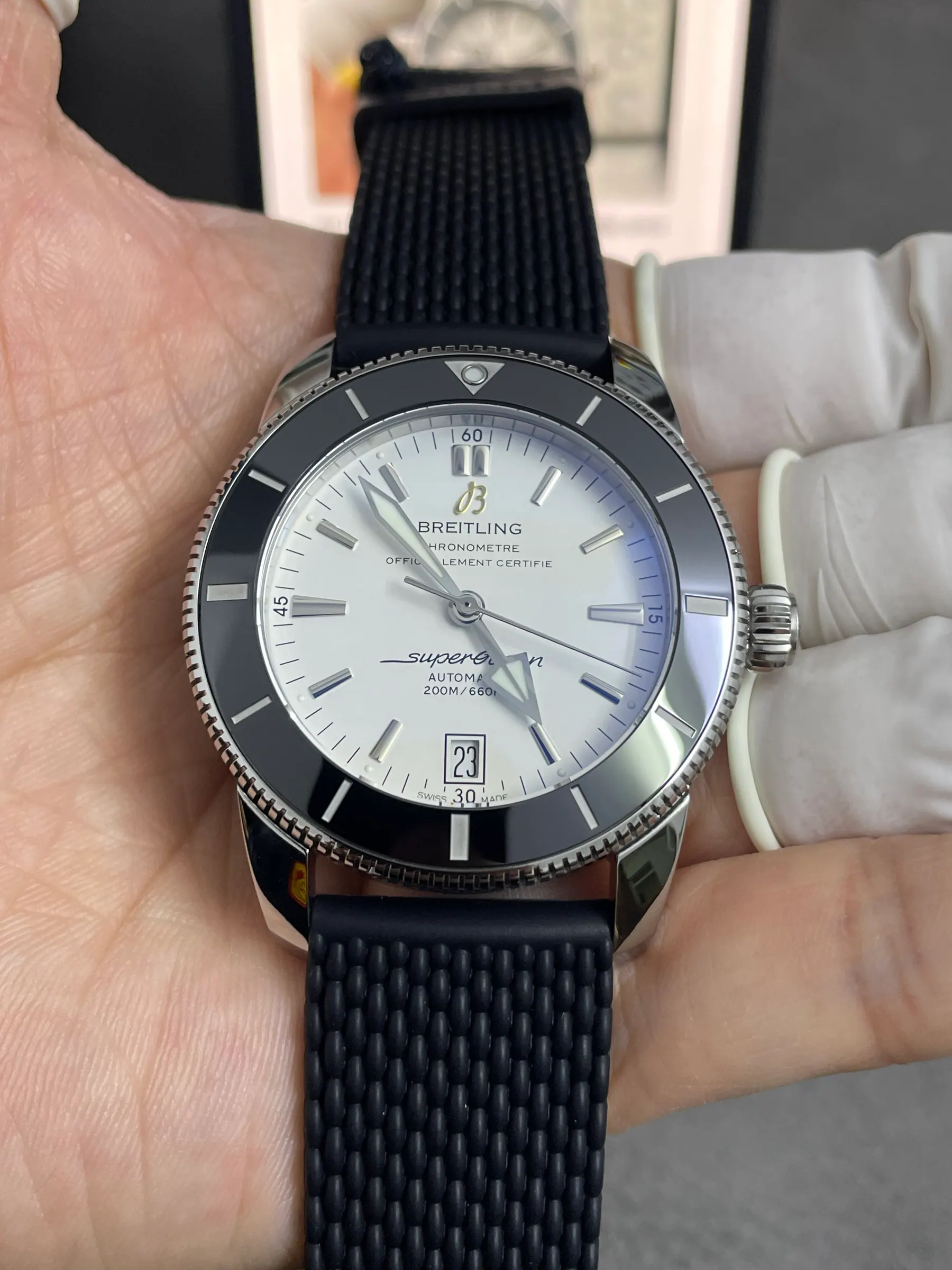 GF l 2824 cal B20 l 42 mm l 百年灵超级海洋文化系列 B31