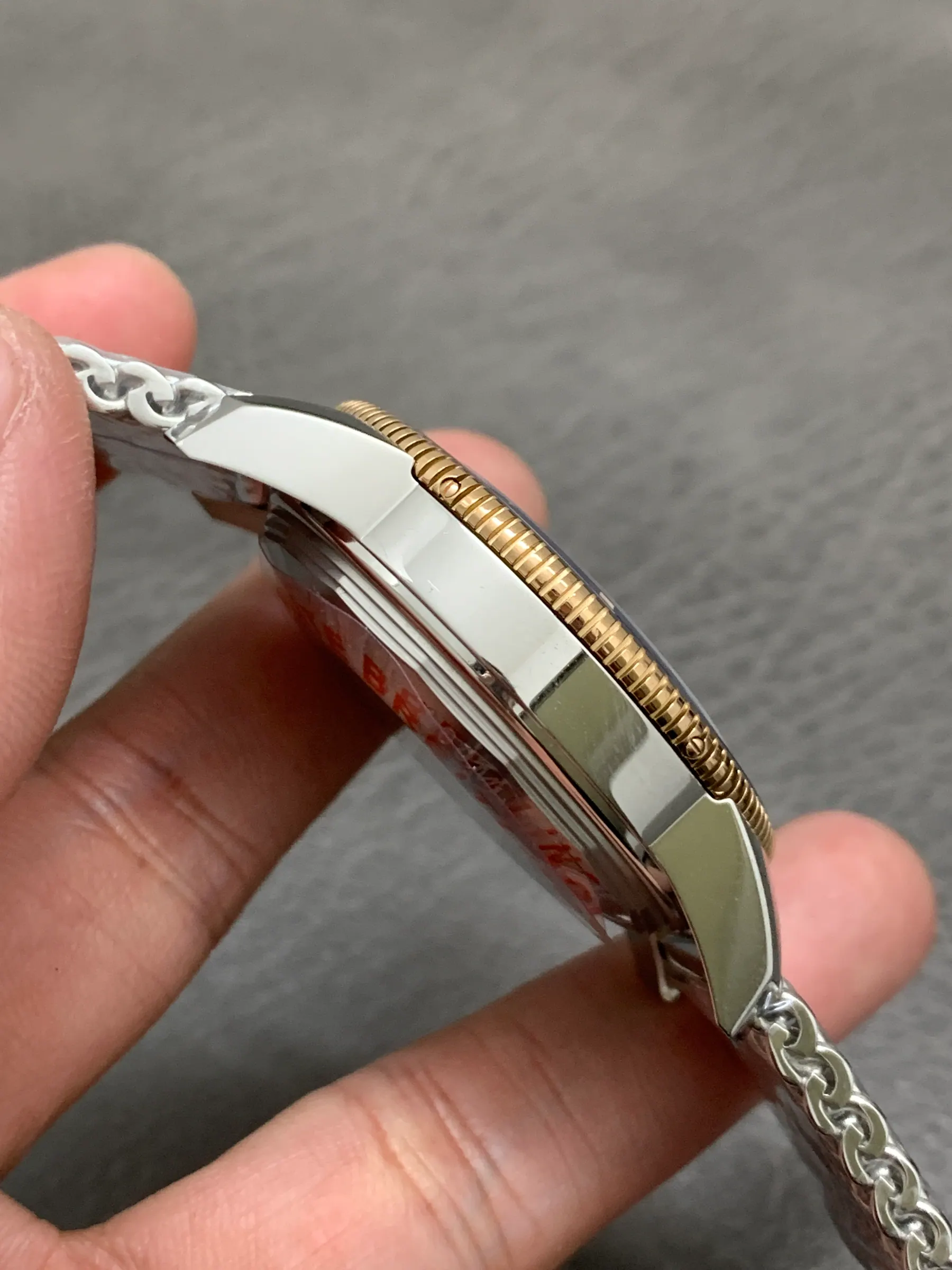 GF l 2824 cal B20 l 42 mm l 百年灵超级海洋文化系列 B31