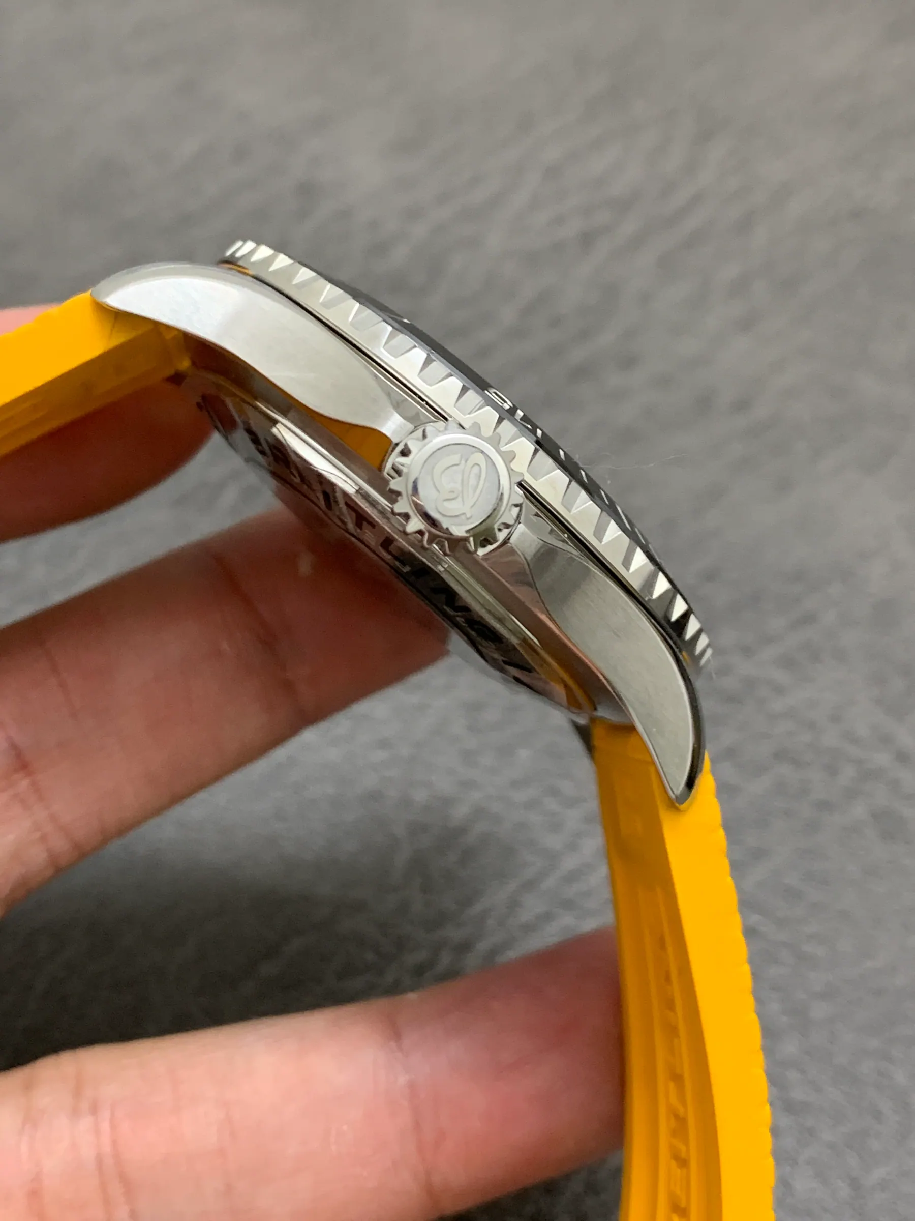 BLS | 2824 机芯 | 42mm | 百年灵 Superocean Automatic 42