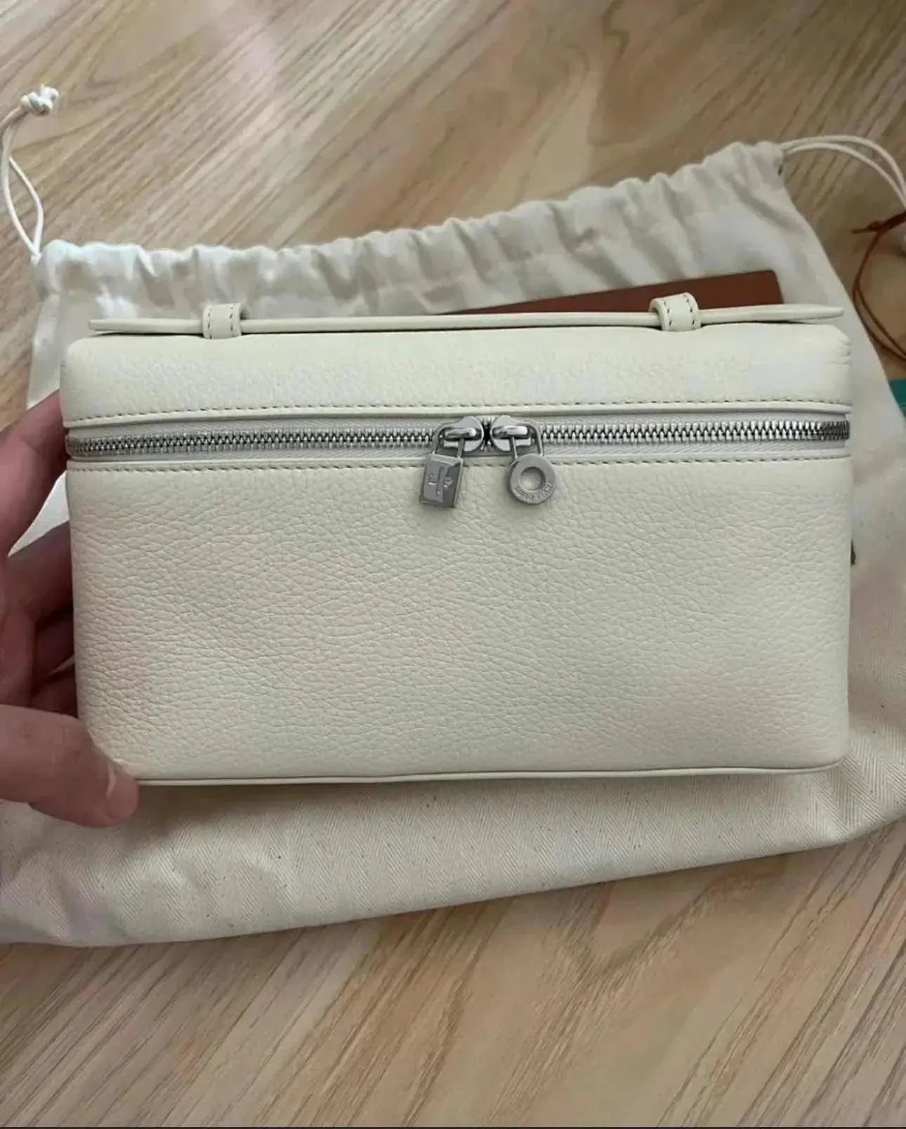 Loro Piana L23.5 双肩包 23×8X 22cm
