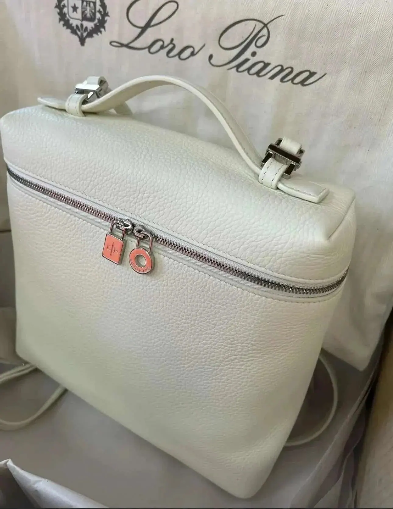 Loro Piana L23.5 双肩包 23×8X 22cm