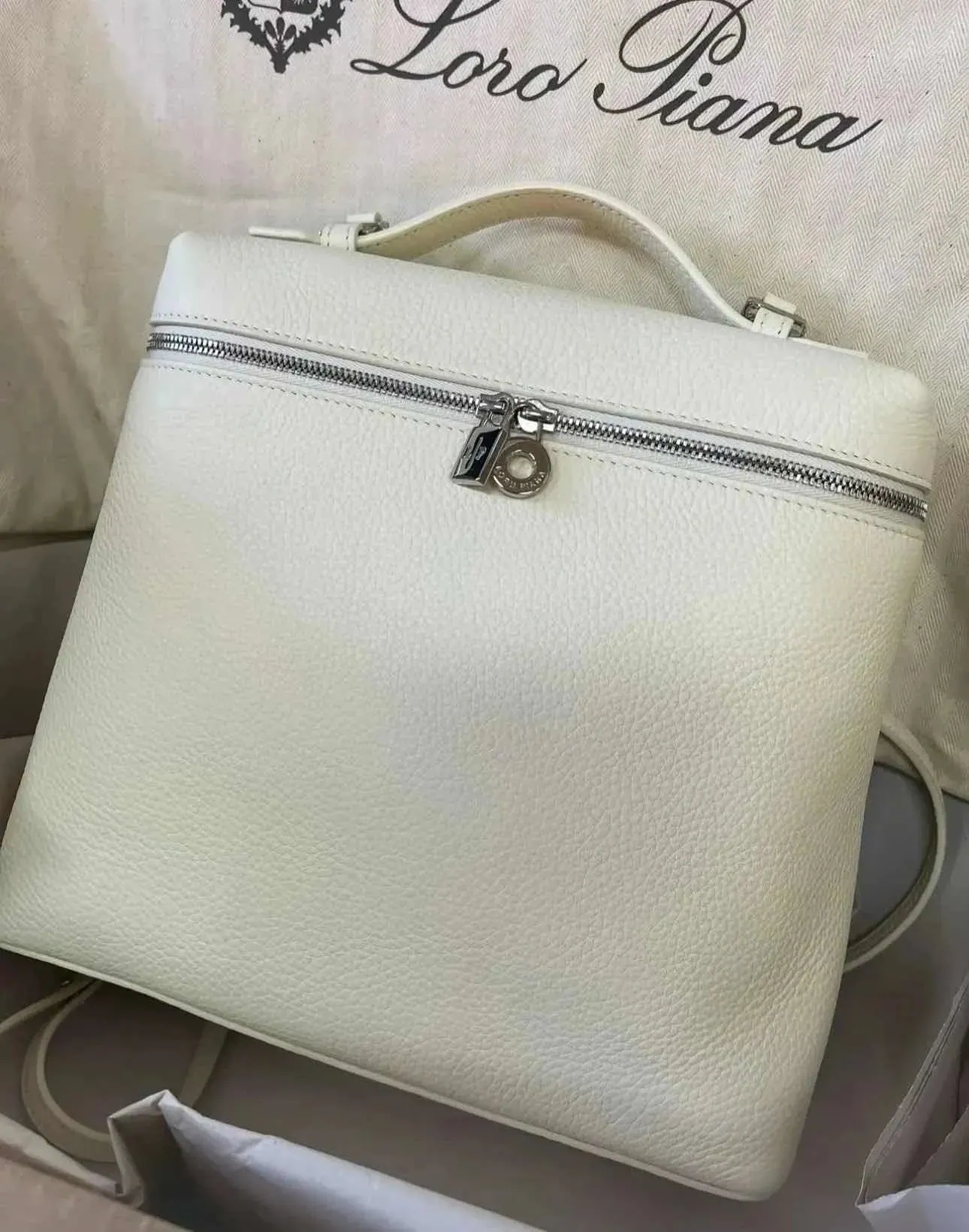 Loro Piana L23.5 双肩包 23×8X 22cm